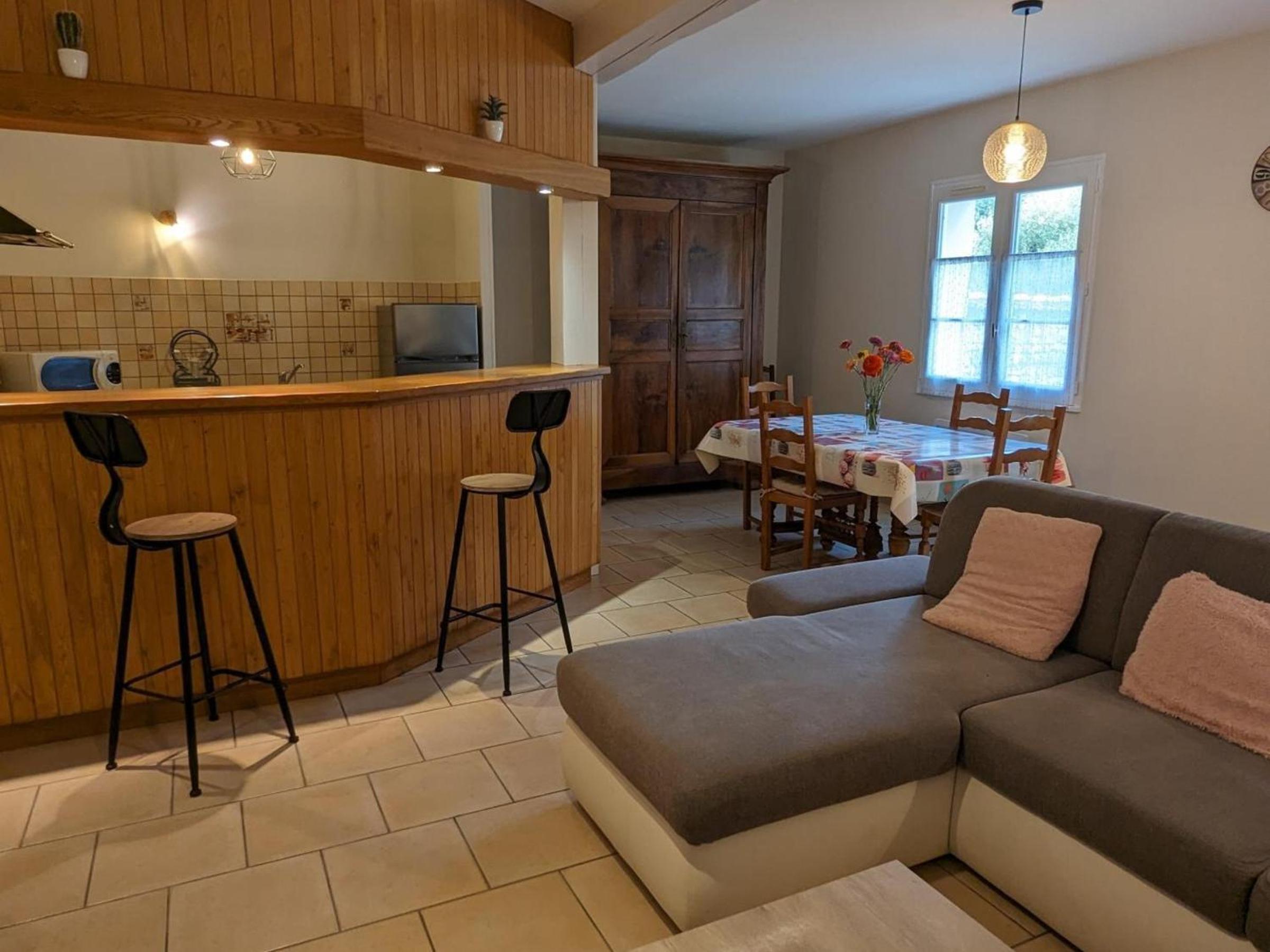 Maison charentaise rénovée avec jardin privé, proche d'Angoulême et activités en bord de Charente - FR-1-653-208 Images