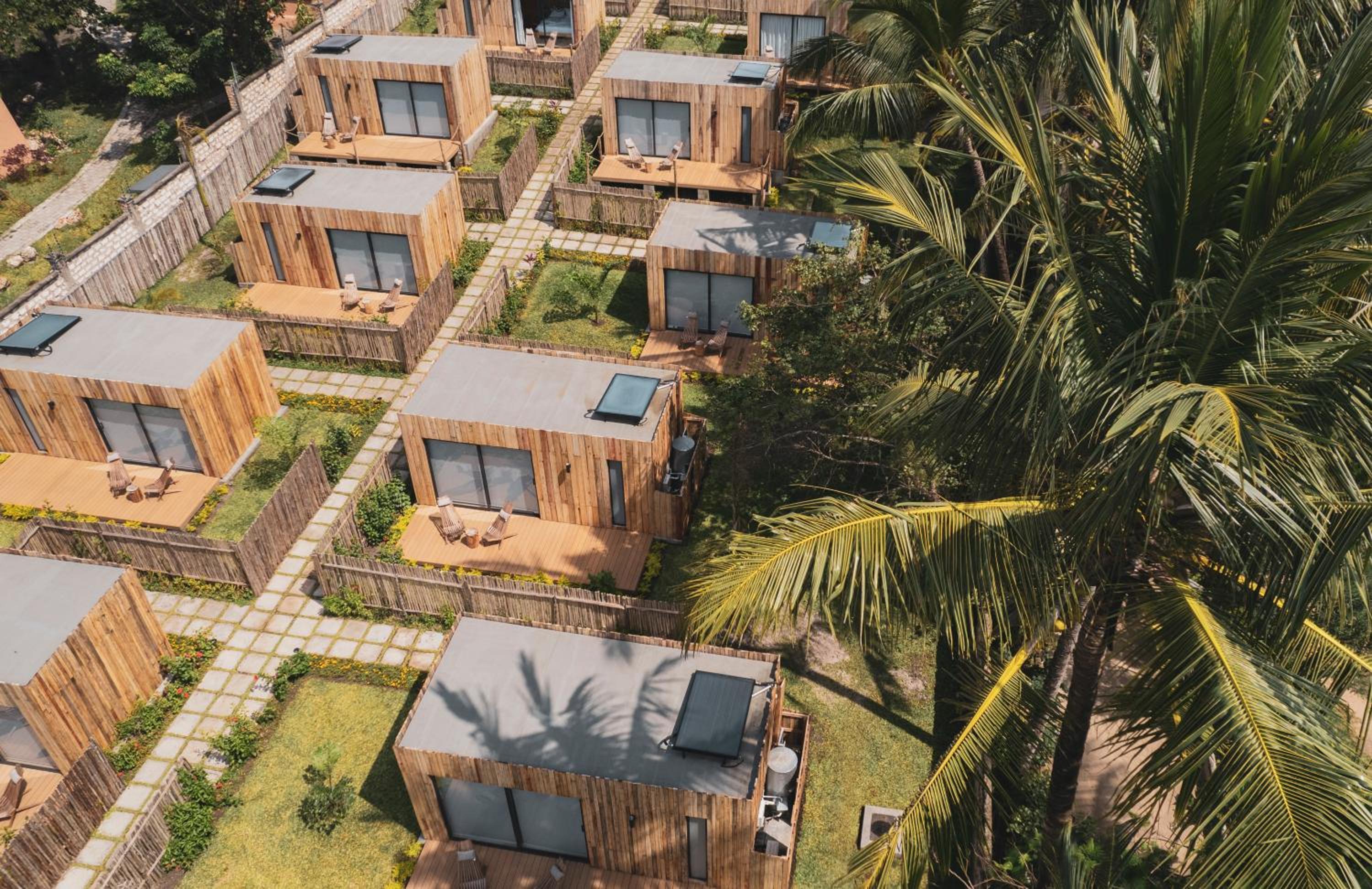LalaGalu - Beachfront EcoCabins