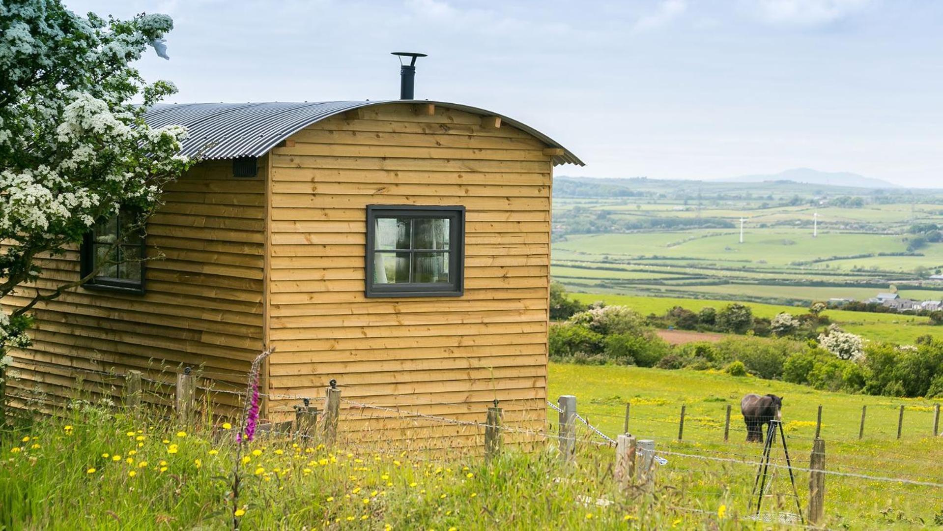 Ynys Hideout Images