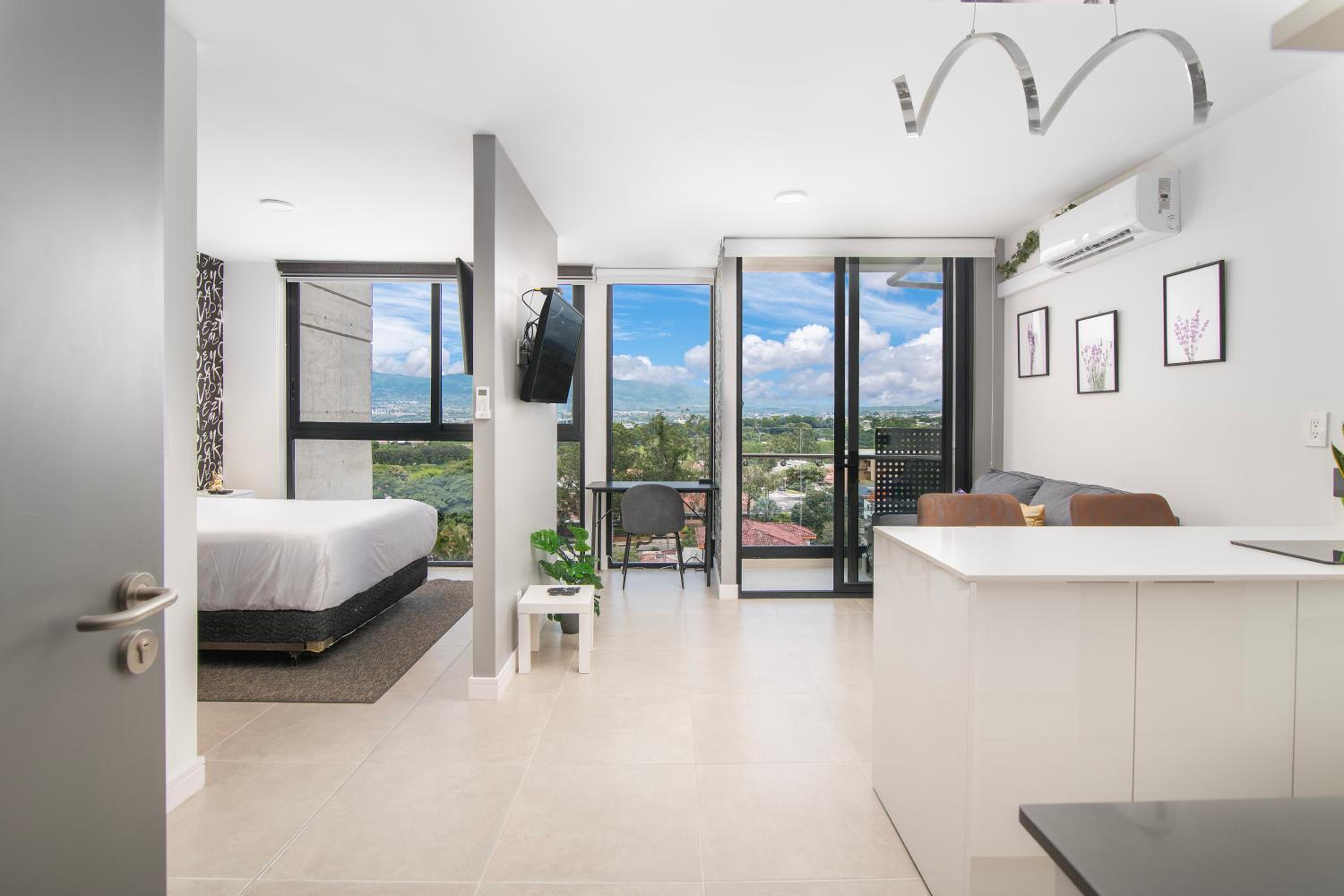 San José Chic Studio with Parking and Air Conditioning Images