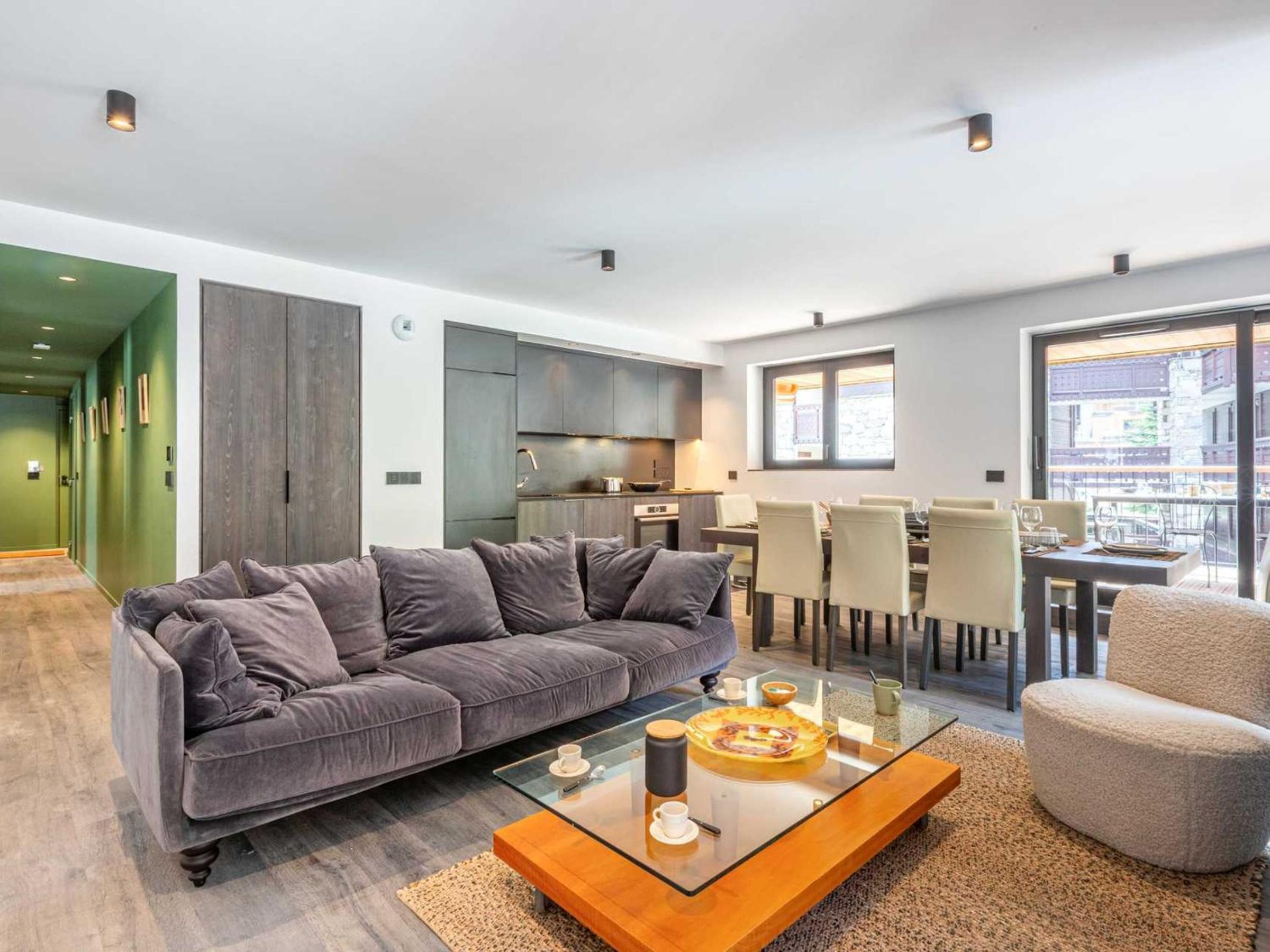 Bel appartement avec wifi, garage, cheminée et grande terrasse au pied des pistes à Val-d'Isère - FR-1-694-325 Images