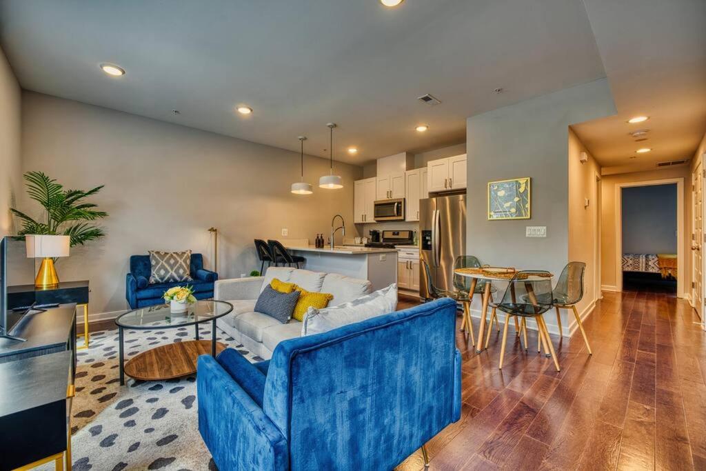 Stylish 2-Bedroom/2Bath Hideaway Images