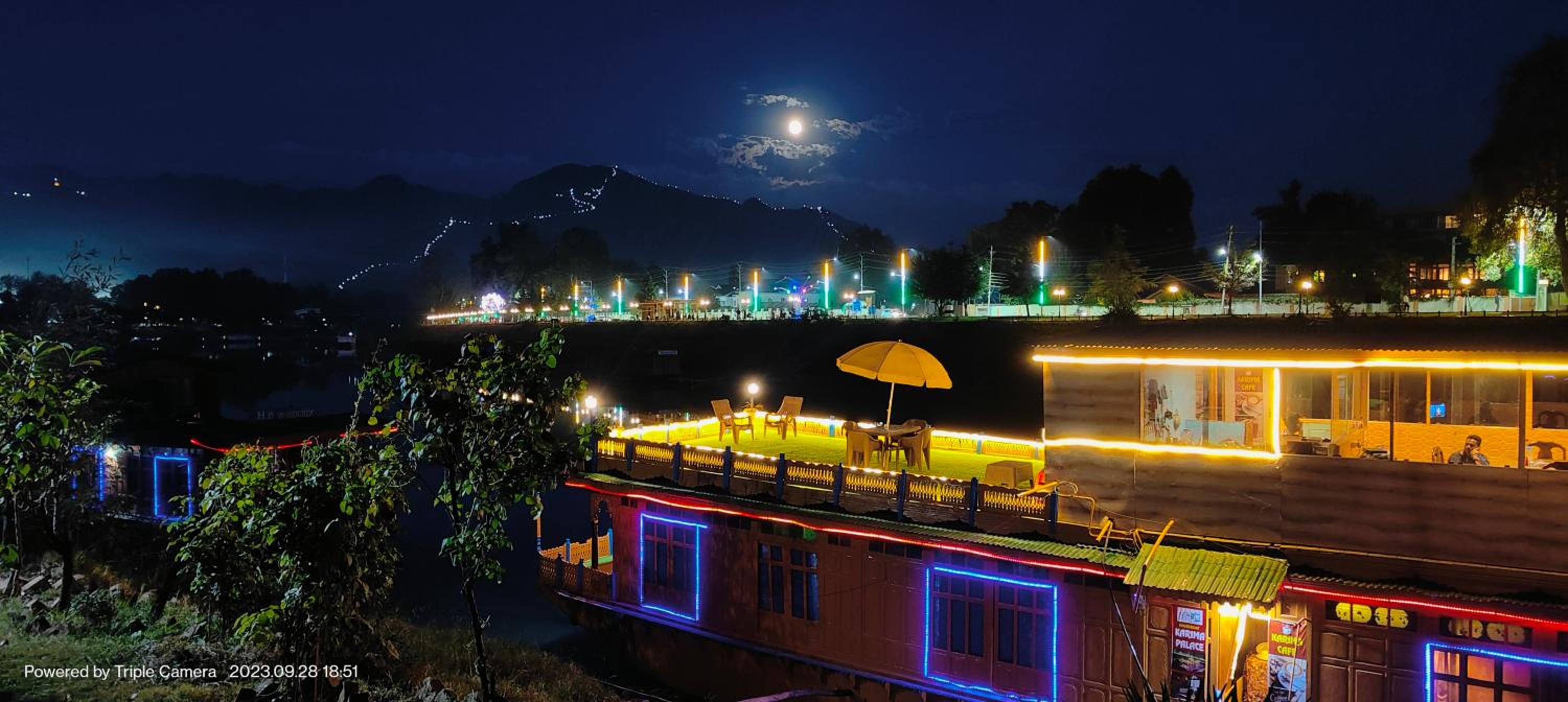 Houseboat Karima palace