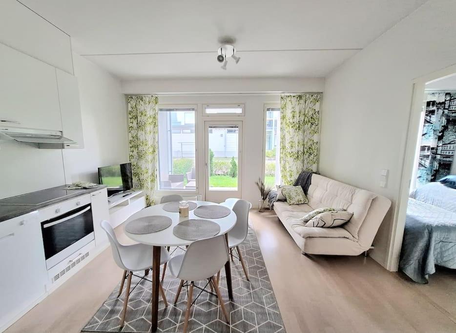 2-room apartment 7 min by train from airport Images