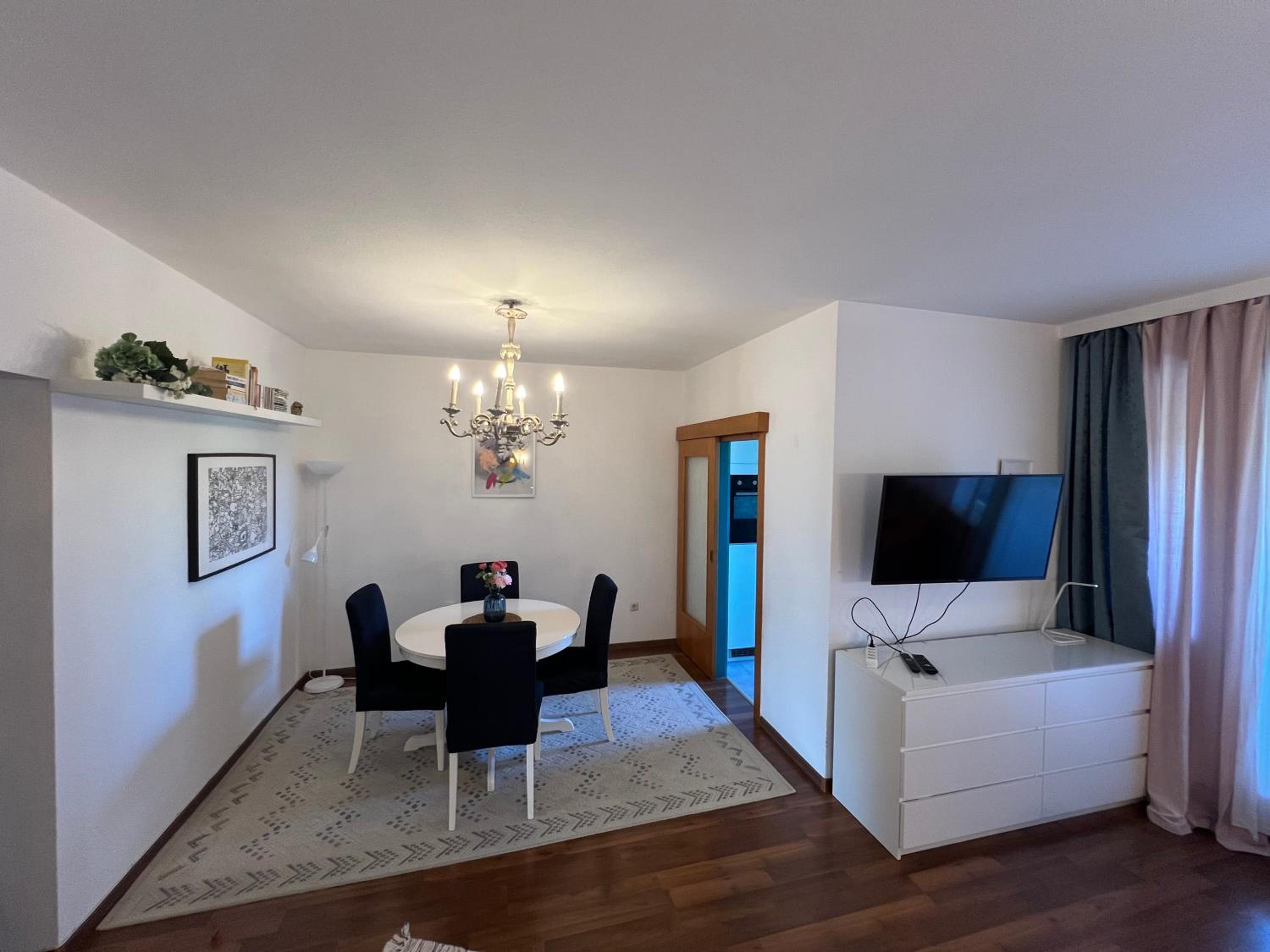 Stylish Youthful Condo in the Heart of Mödling, Fiatalos Boldog Otthon Mödling Szivében Images