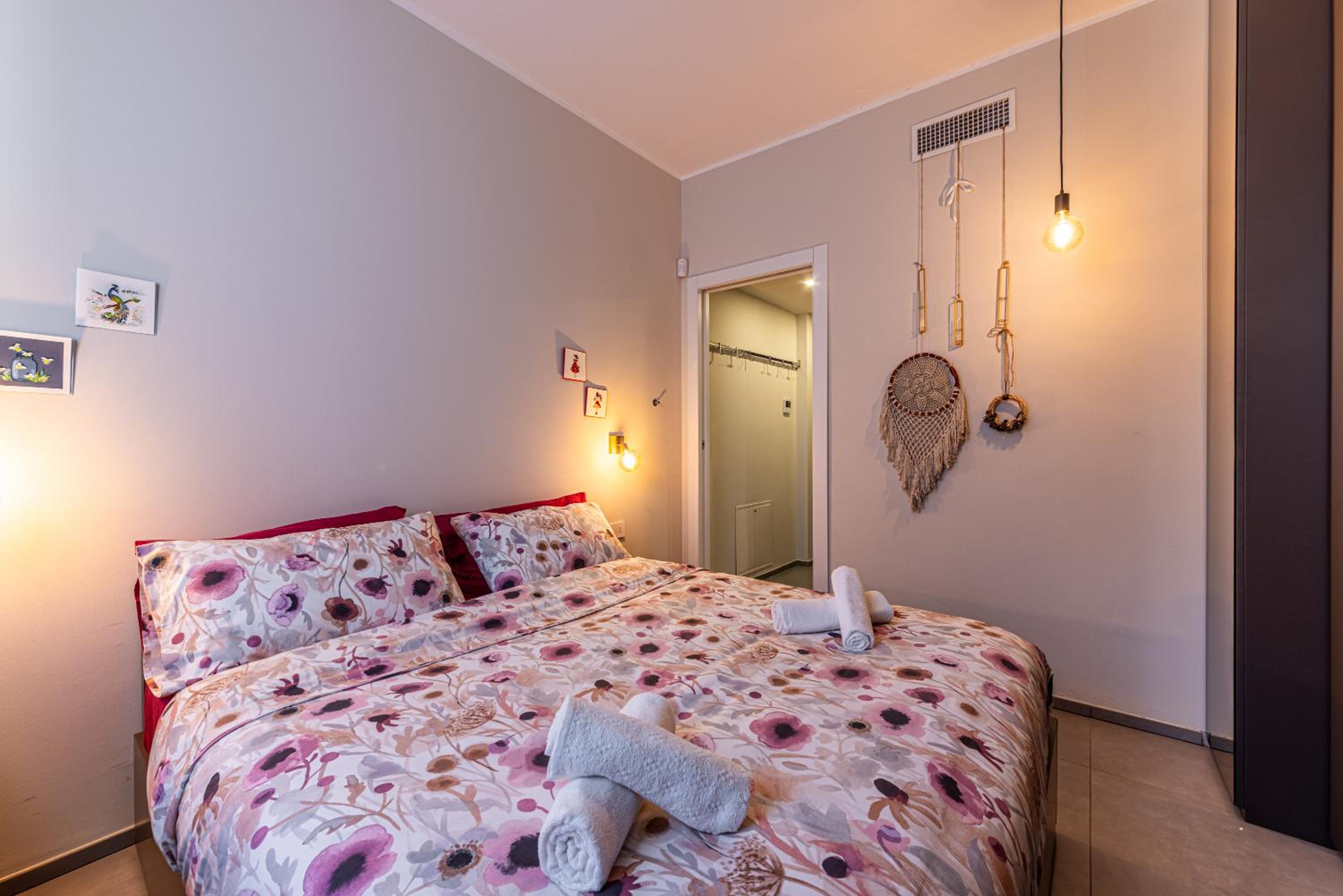 Duomo a 2 fermate - Tiny Apartment in Pta Venezia Images