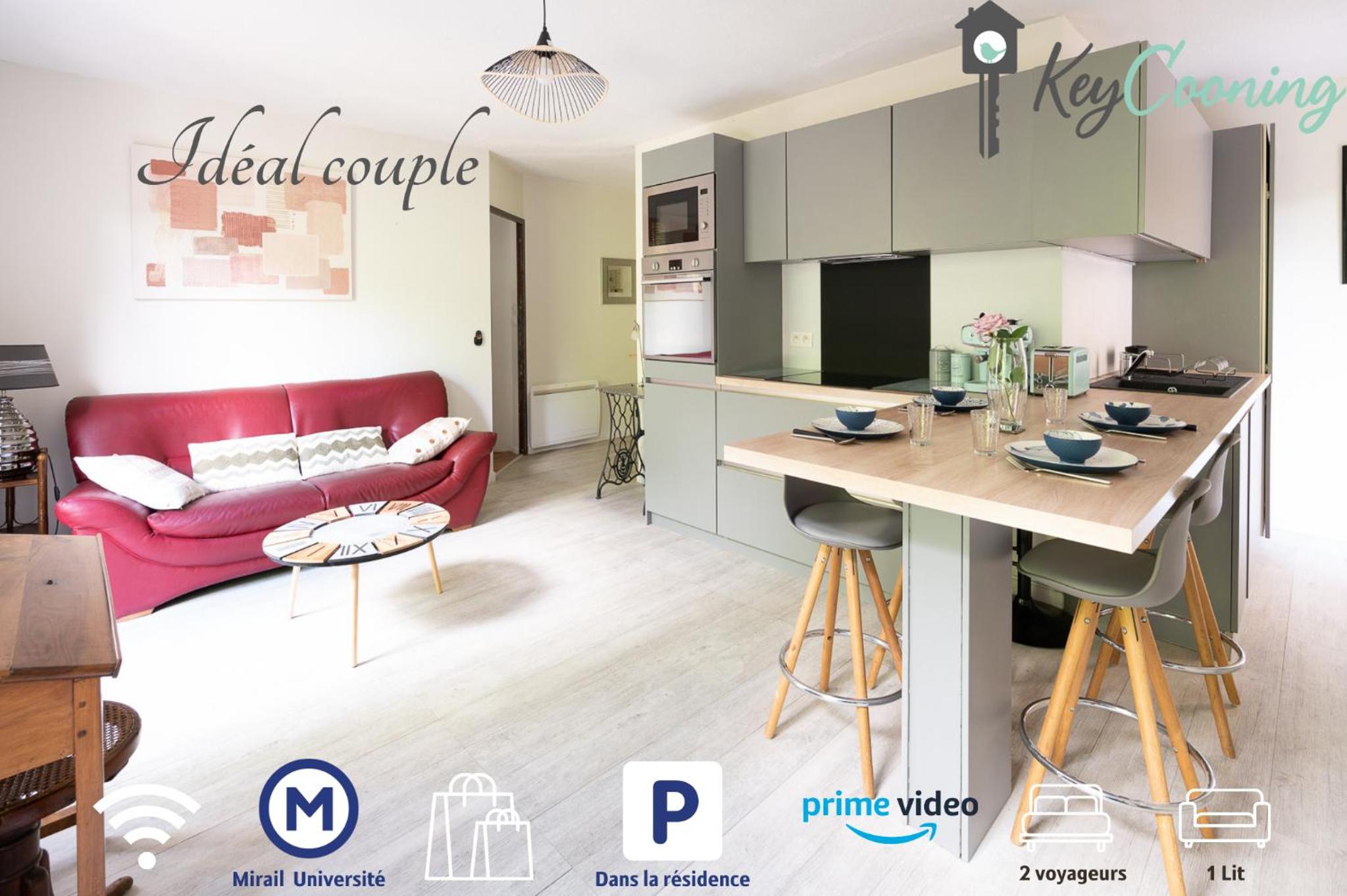 Idéal couple Jacuzzi et jolie cour intérieure Images