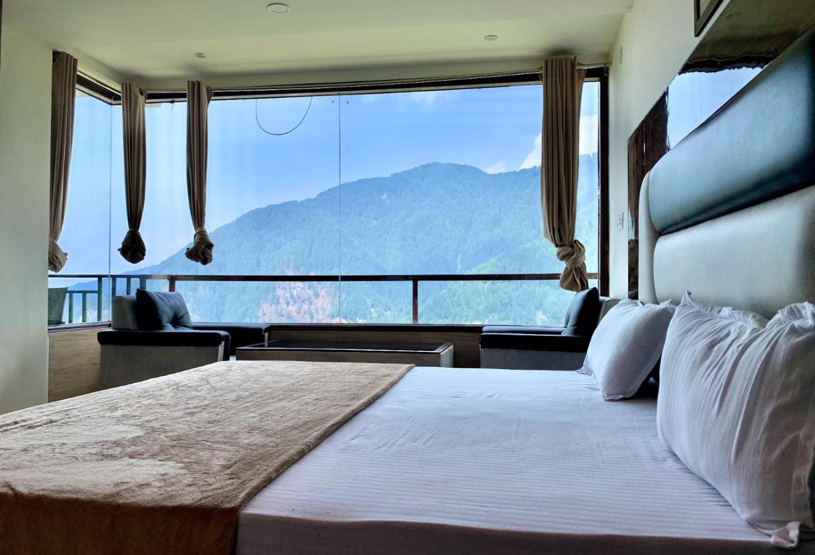 HOTEL MAJESTIC Images