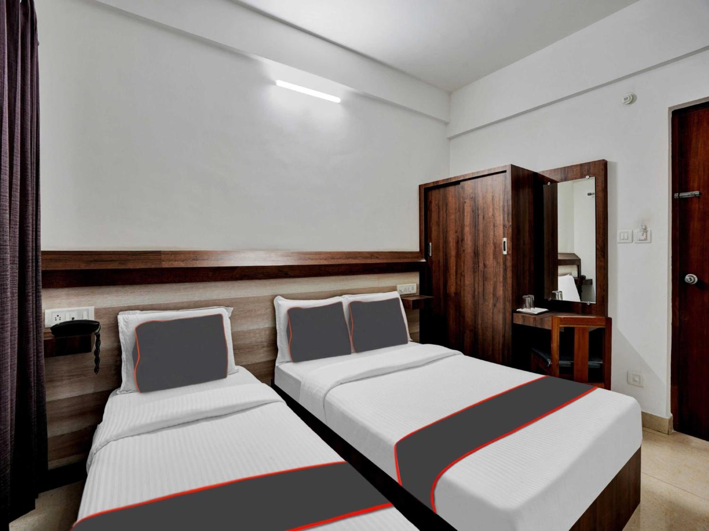 Hotel O SURYA MANYATHA Images
