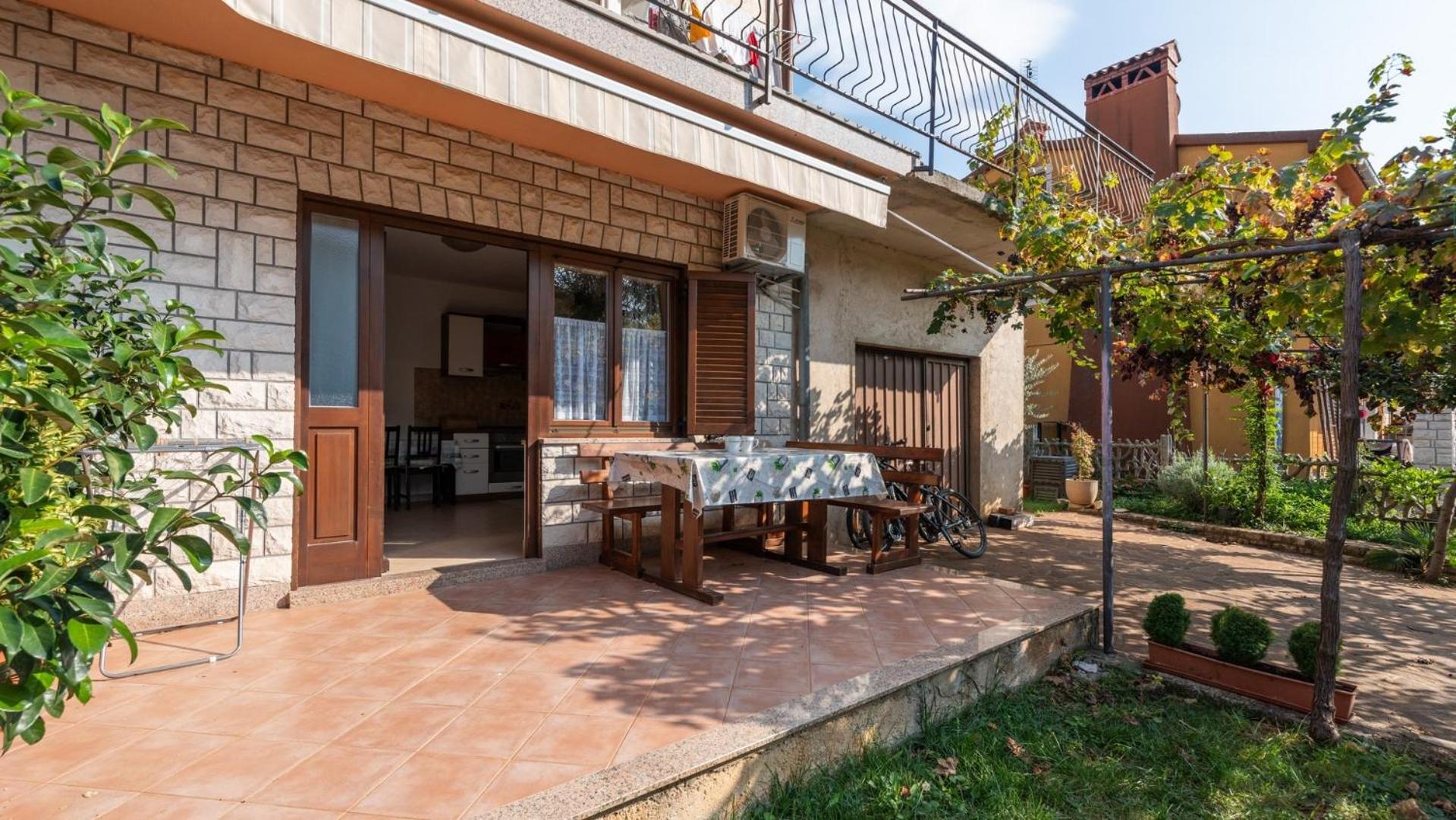 Holiday Apartments Daila 50m from the beach Images