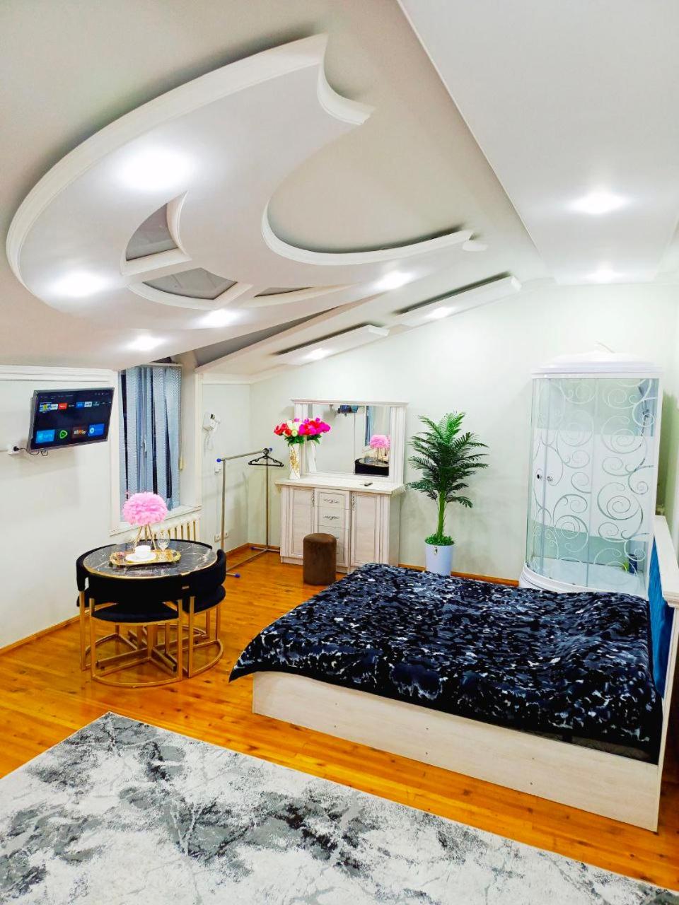 RAY HOSTEL Premium Images