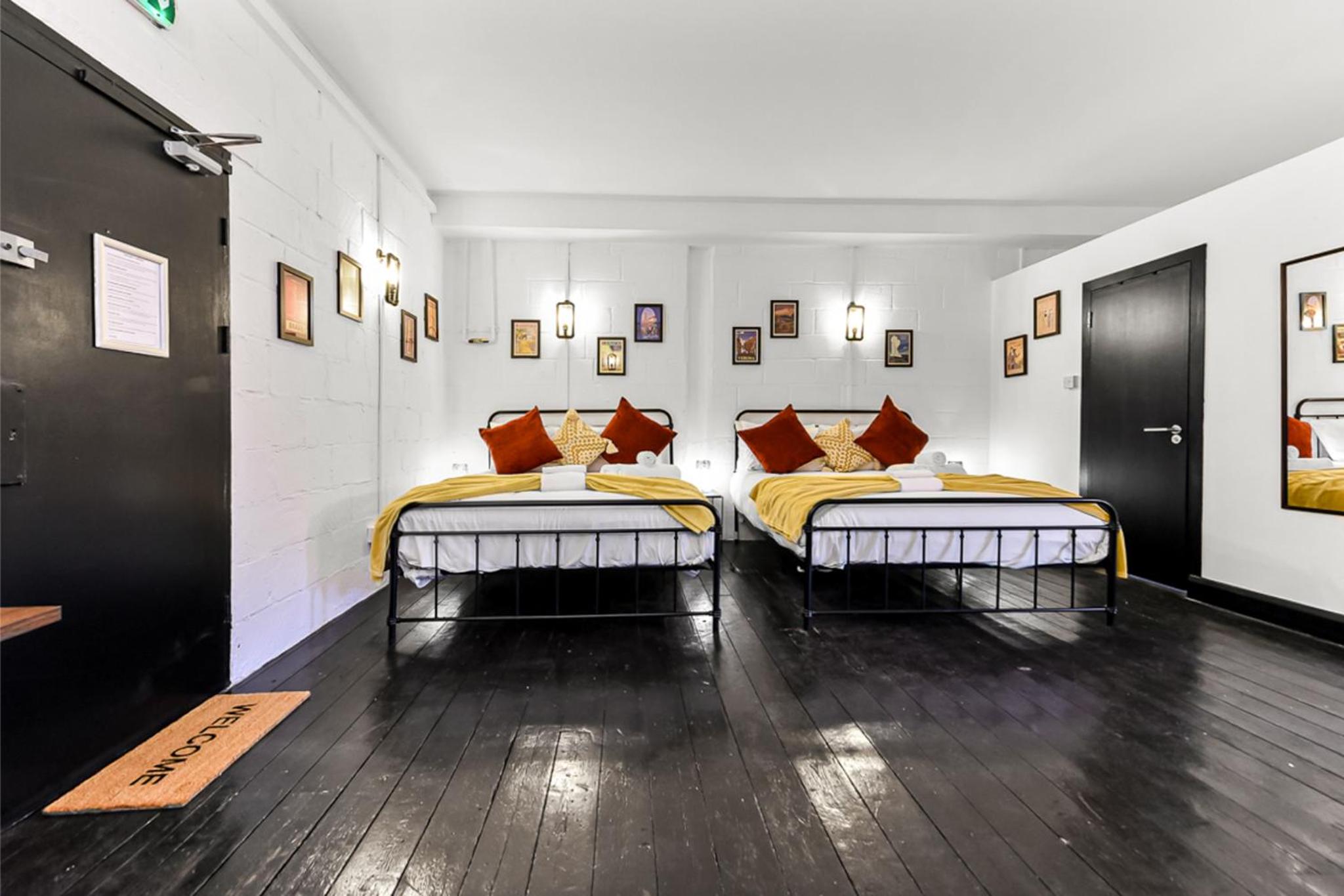 Trendy and Eccentric Flat in Hackney Images