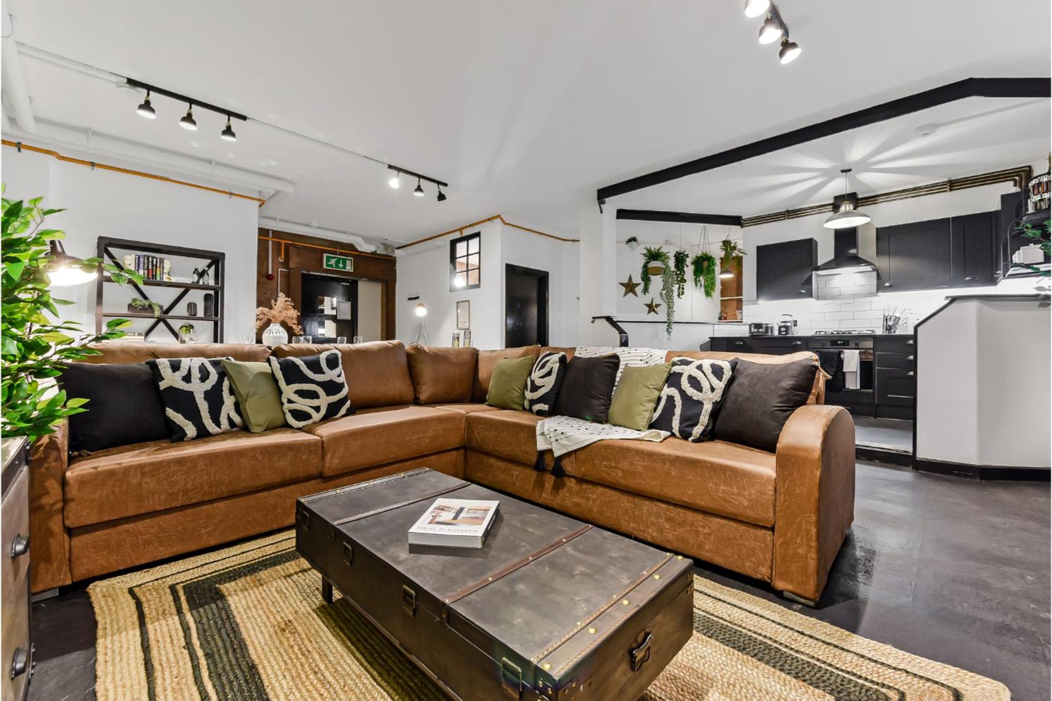 Trendy, Arty, 3BR in Heart of Hipster Hackney! Images
