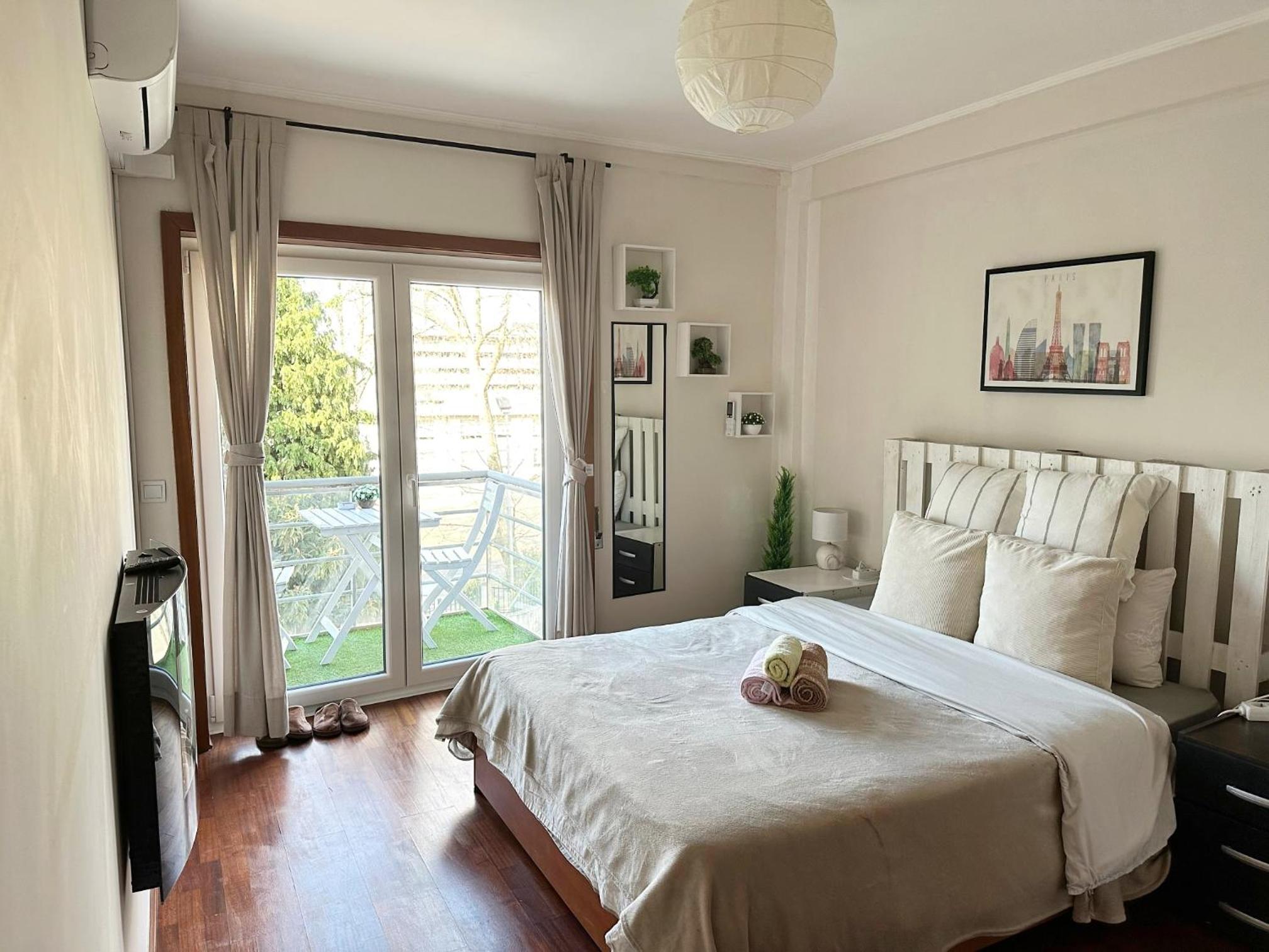 Private Bedroom with Balcony & Private Bathroom in Modern Shared Apartment - King & Queen size bed Images