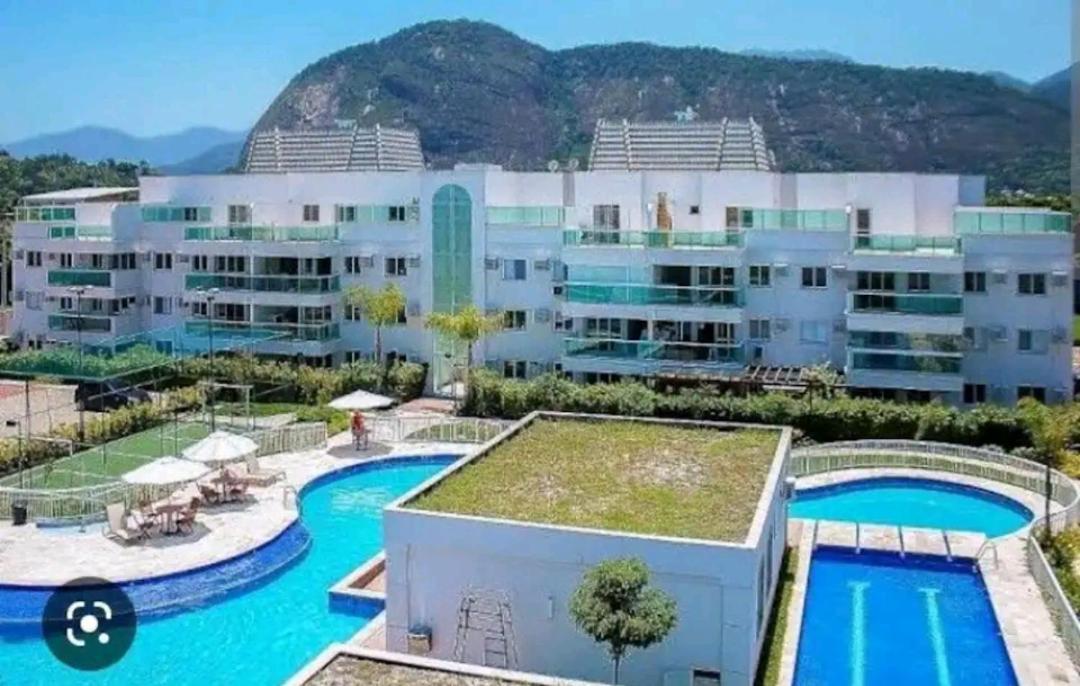 AP Térreo c/ piscina e churrasqueira na varanda Images