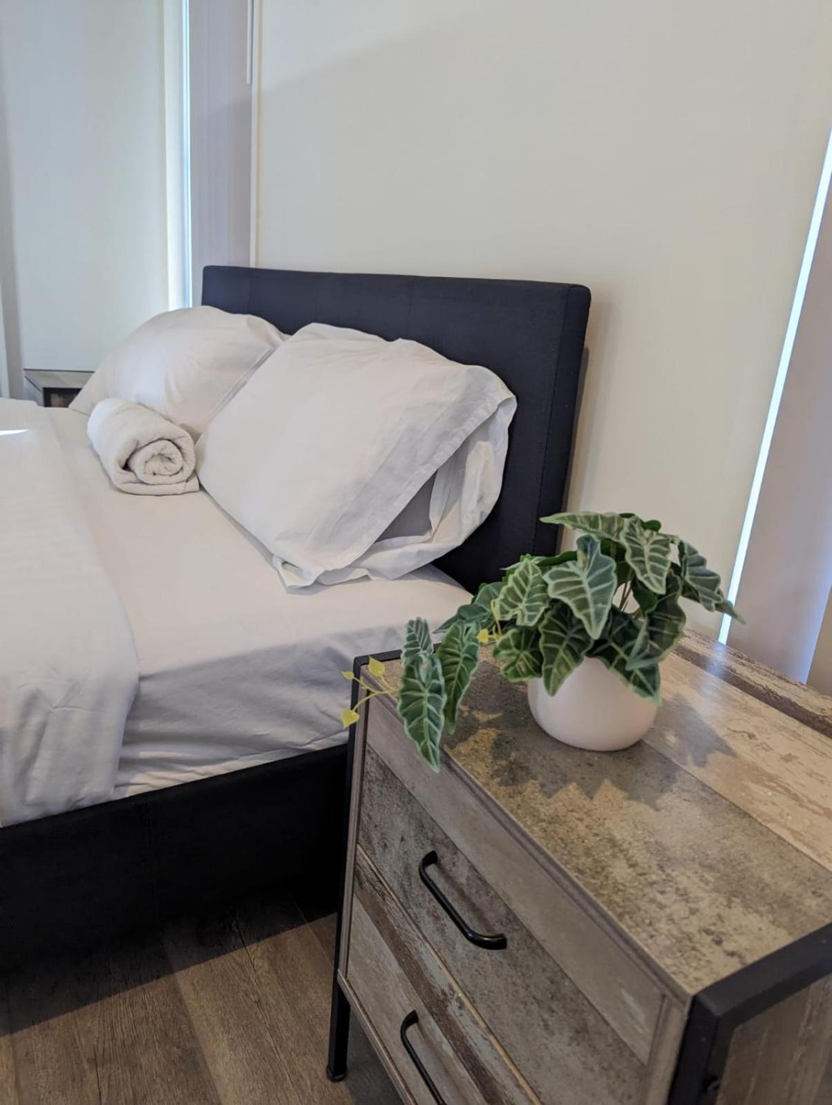 Gladstone Entire House 4 Beds 2 Baths Air-conditioned in City Images