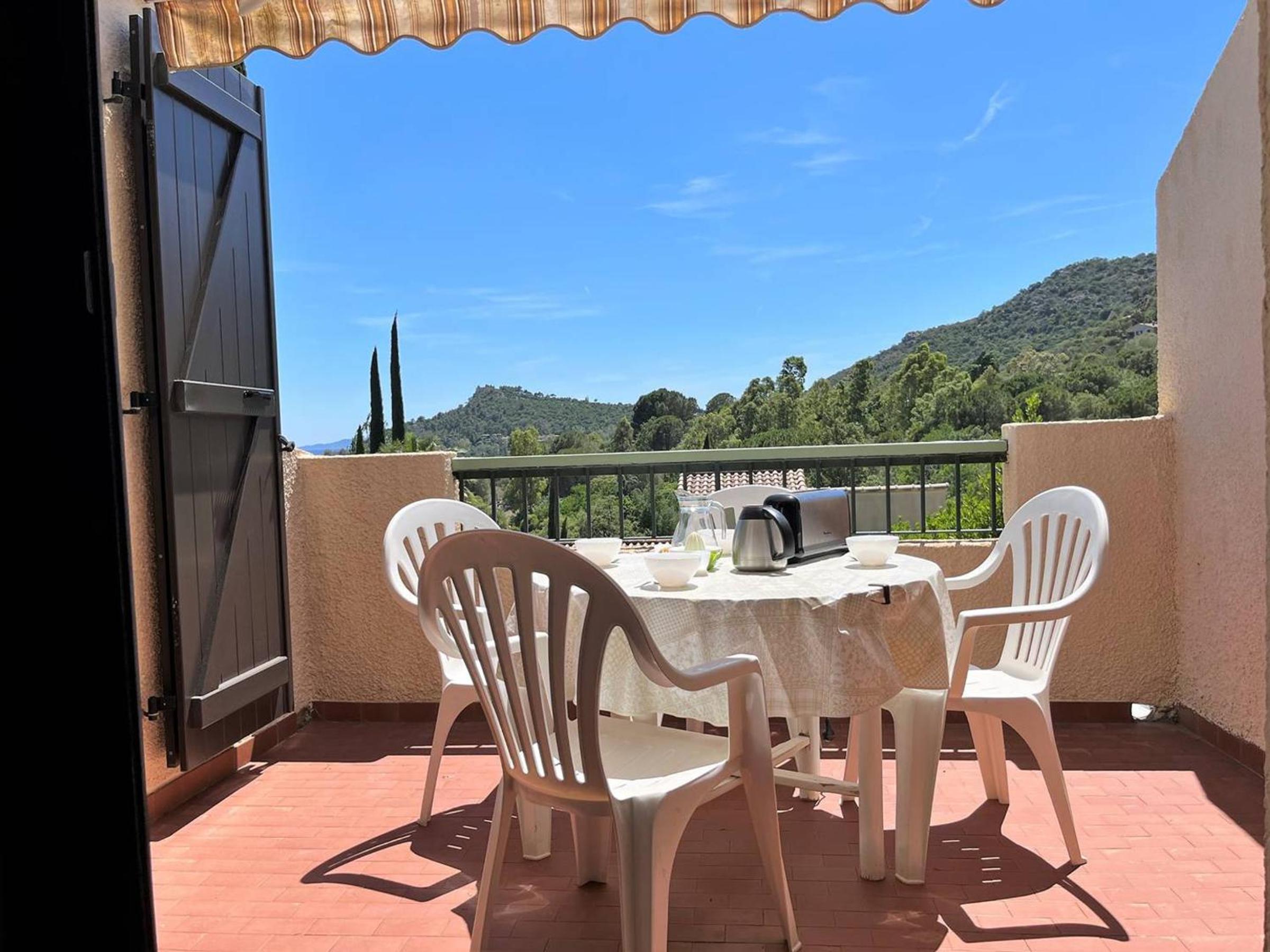 Charmant T2 avec terrasse, piscine et parking - 4 couchages - Le Lavandou - FR-1-251-524 Images