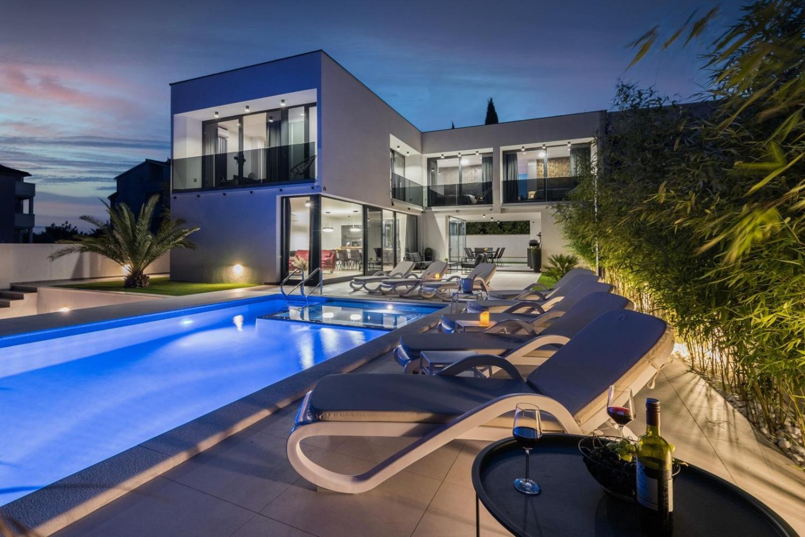Villa Miaa newly built modern villa in Medulin for 9 people with heated swimming pool & jacuzzi Images