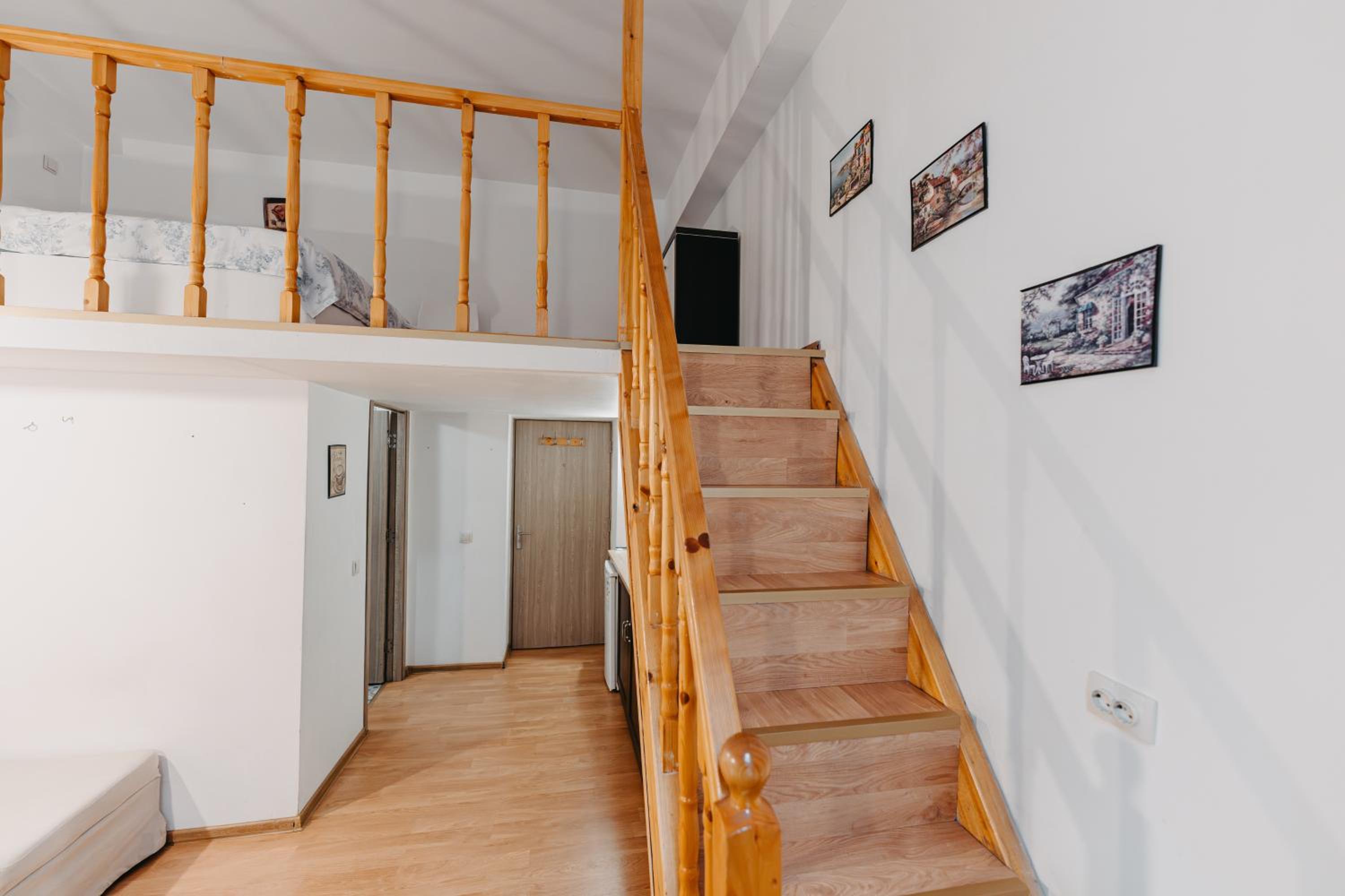 Studio Piata Amzei NR.1 (8 C)