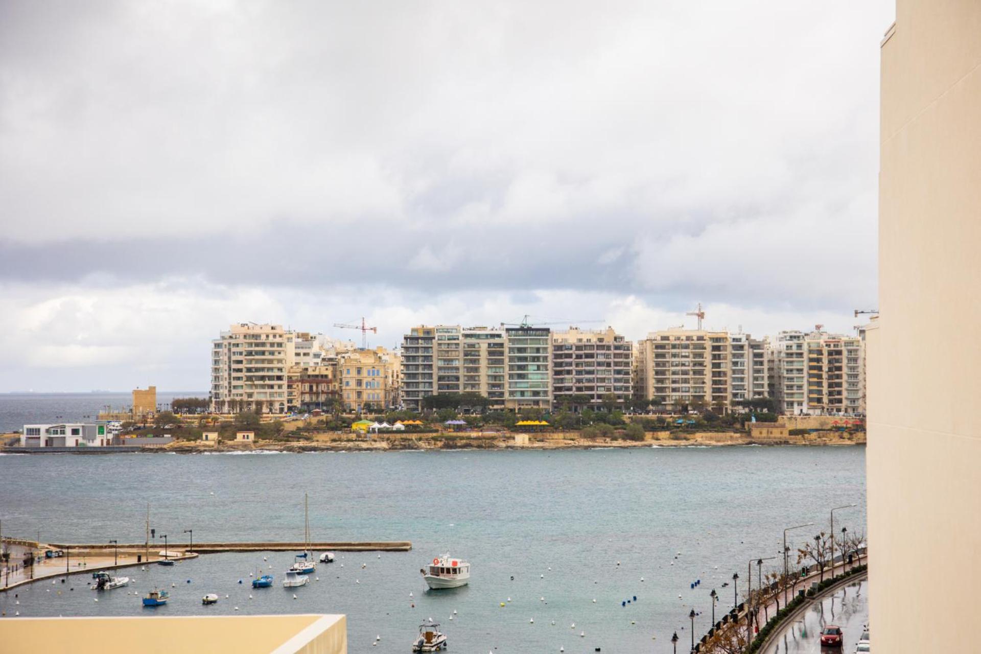 Chic 1BR Retreat in St Julian's by Holihomes Images