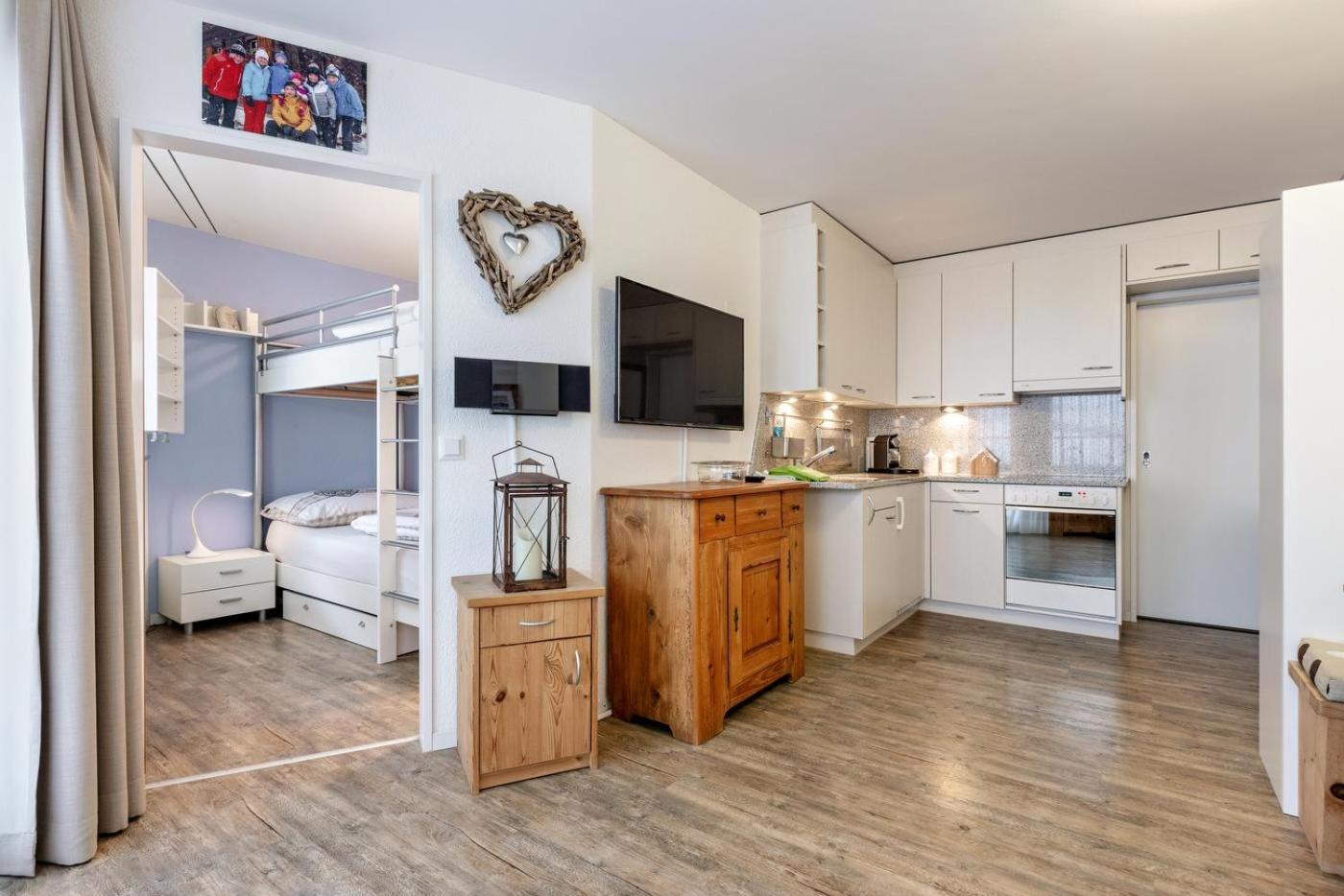 Haus Lorez B-5 Images