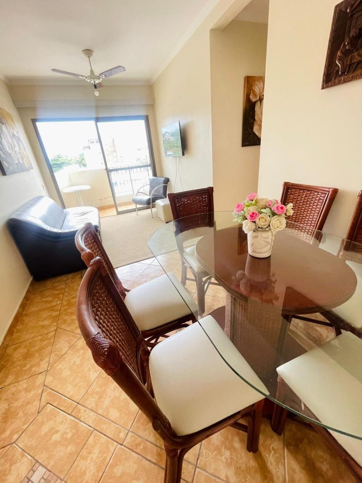 Apartamento no Guarujá na praia da Enseada Images