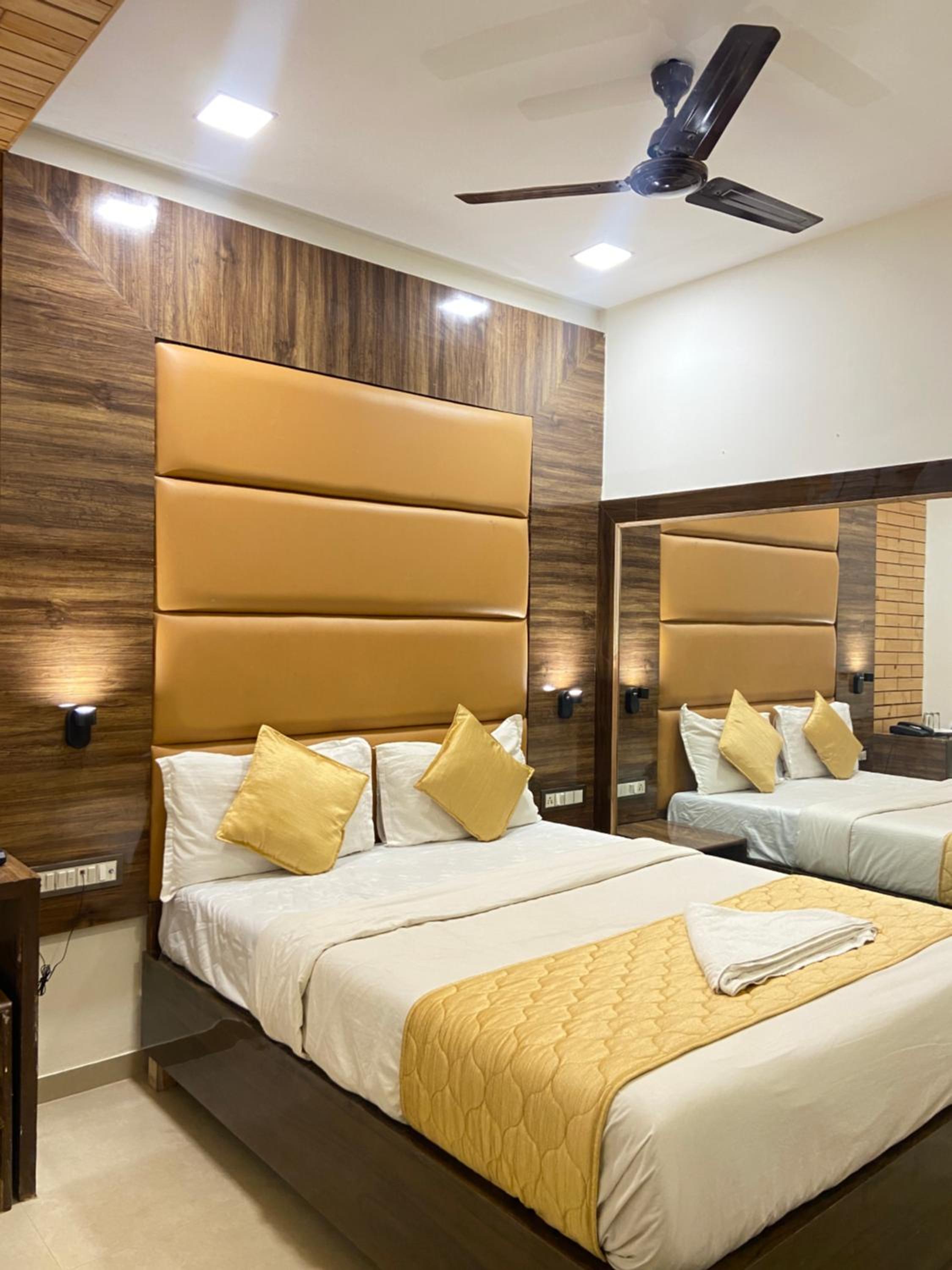 Hotel Blue Wellington - Near Mumbai Airport Images