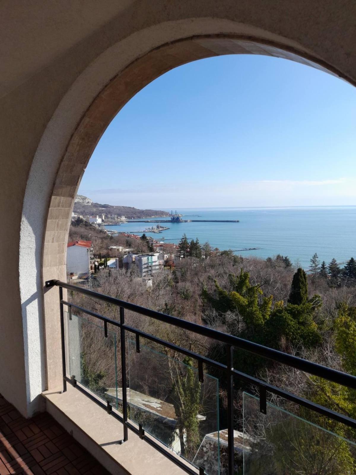 Queen's Palace Balchik apartment Images