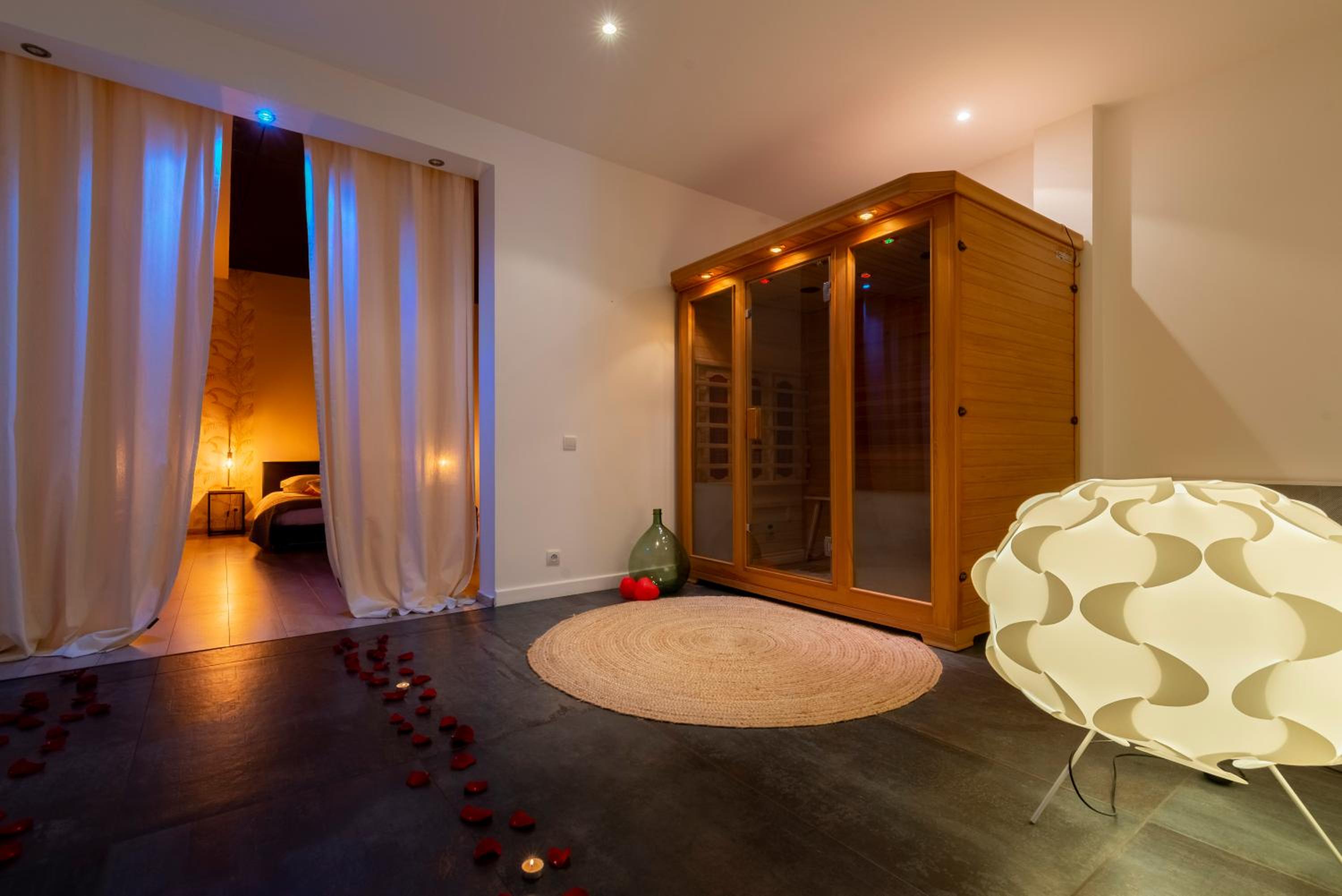 Suite and Spa 21 Images