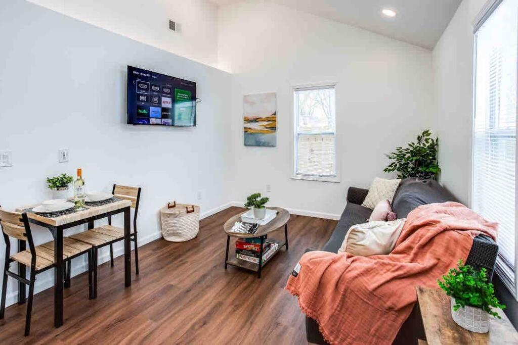 Tiny Home w/ King Bed mins DTWN Images