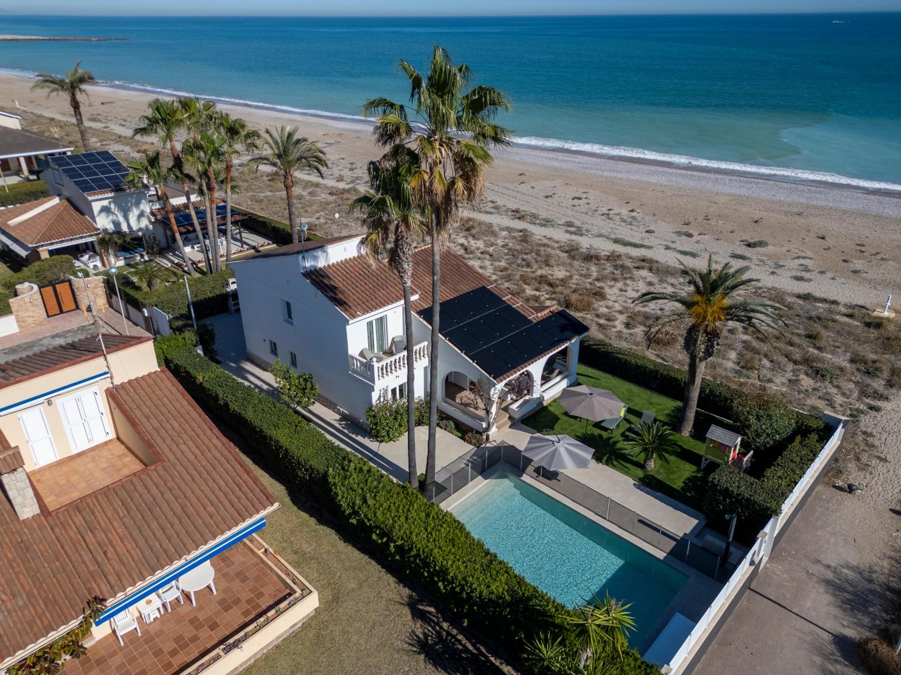 Exquisita Villa Frente al Mar Images