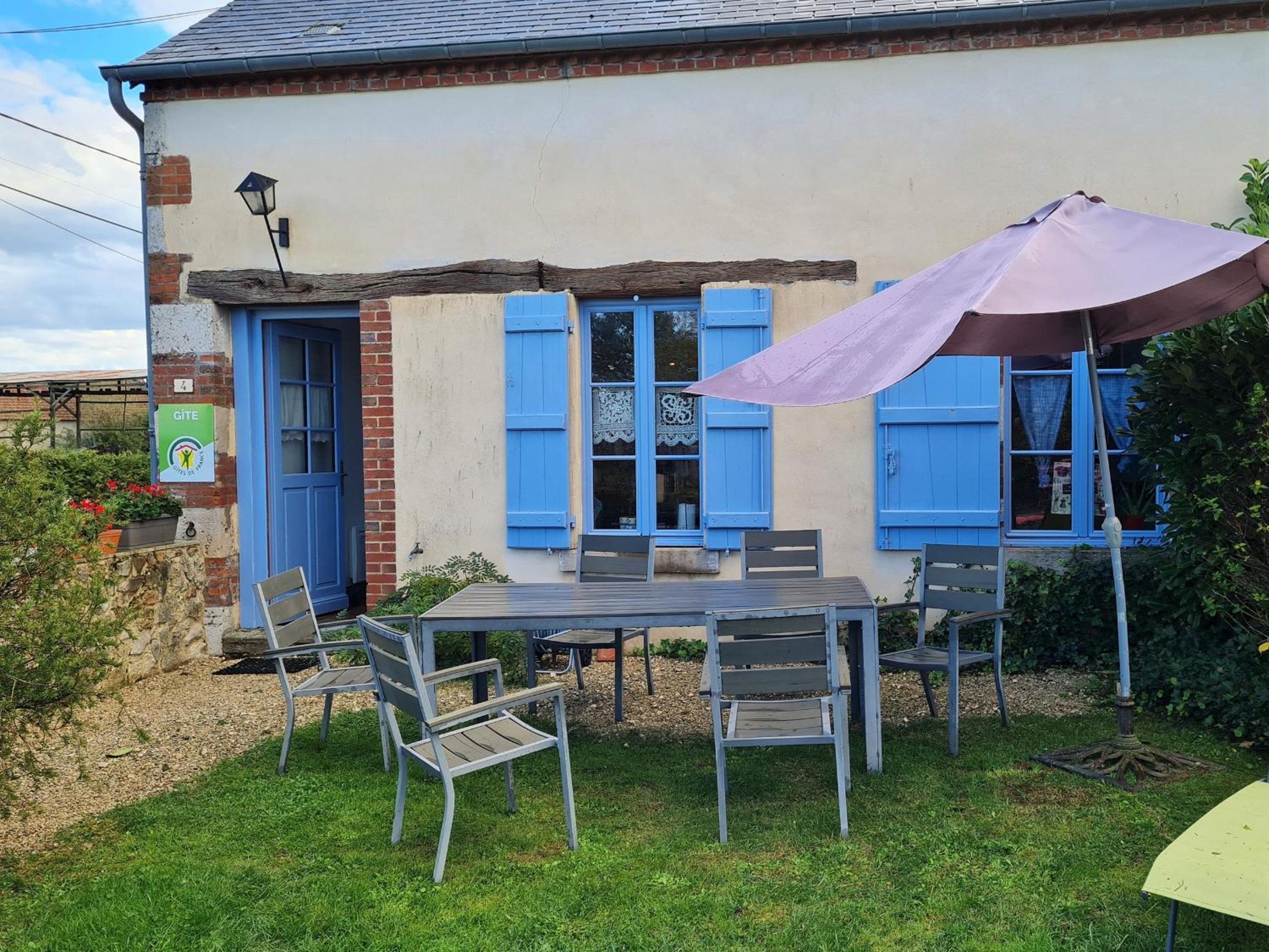 Charmant gîte rénové avec jardin, proche du Val de Loire et du Sancerrois, idéal pour familles - FR-1-590-33 Images
