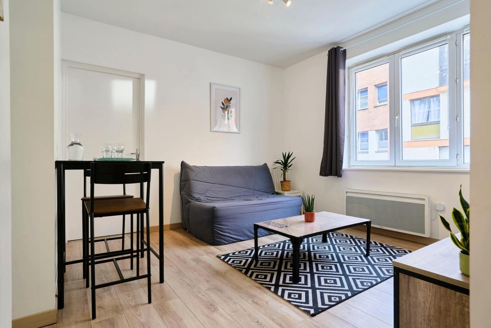 Quiet one-bedroom flat close to the metro Images