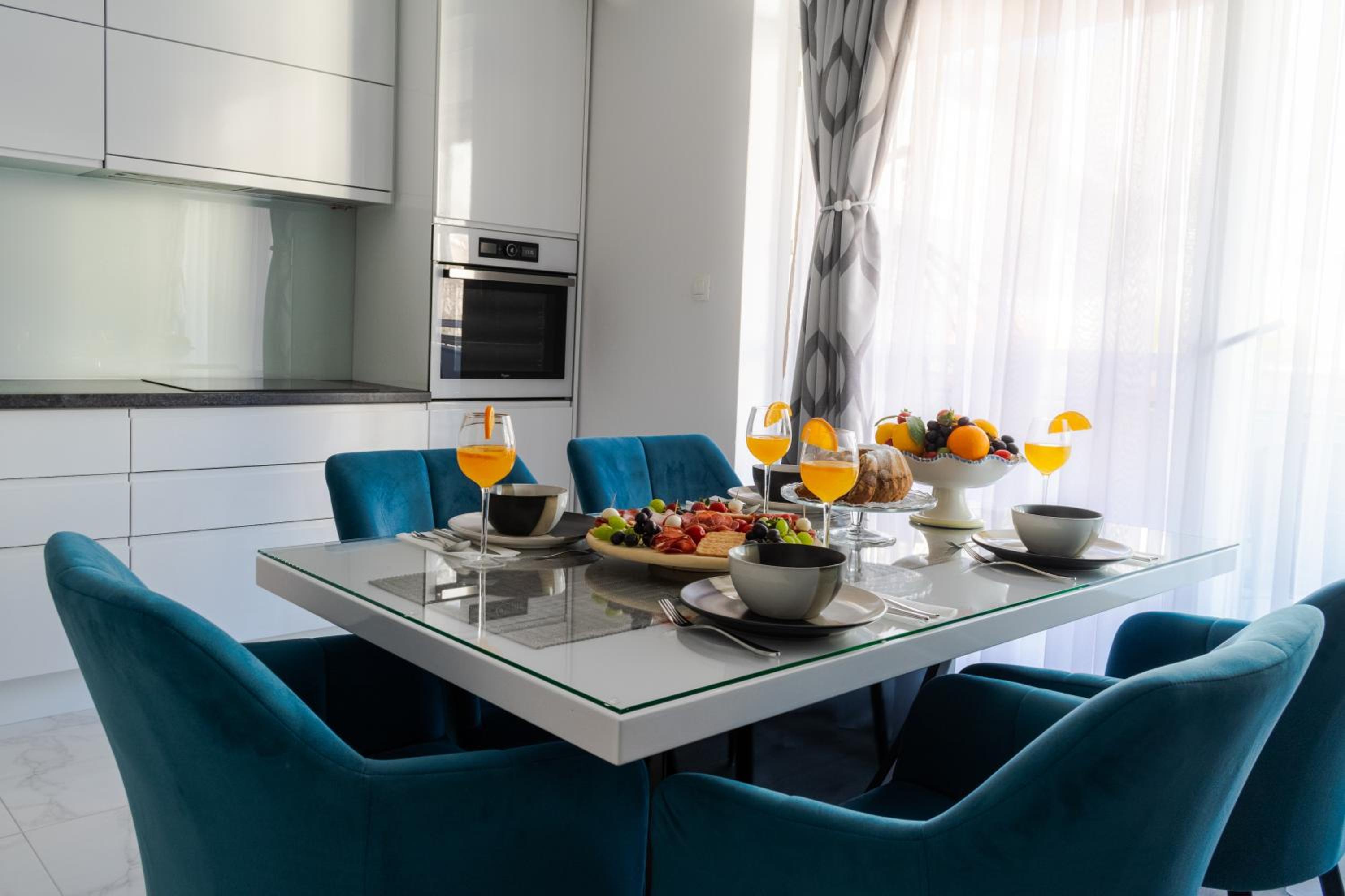 Beachfront apartment Plaza Images