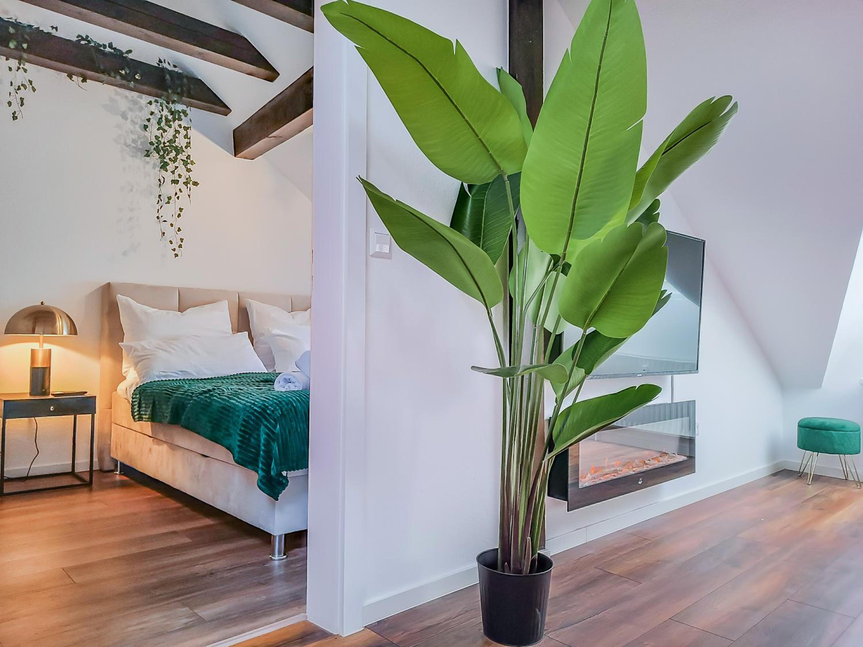 Moonshine Apartment - Altstadtflair in der City mit Parkplatz und Home Office Images