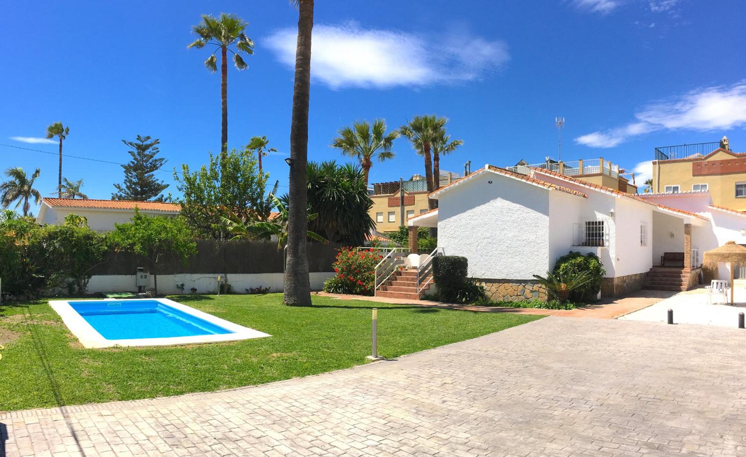 VILLA DEL SOL Beach Premium 9PAX Images