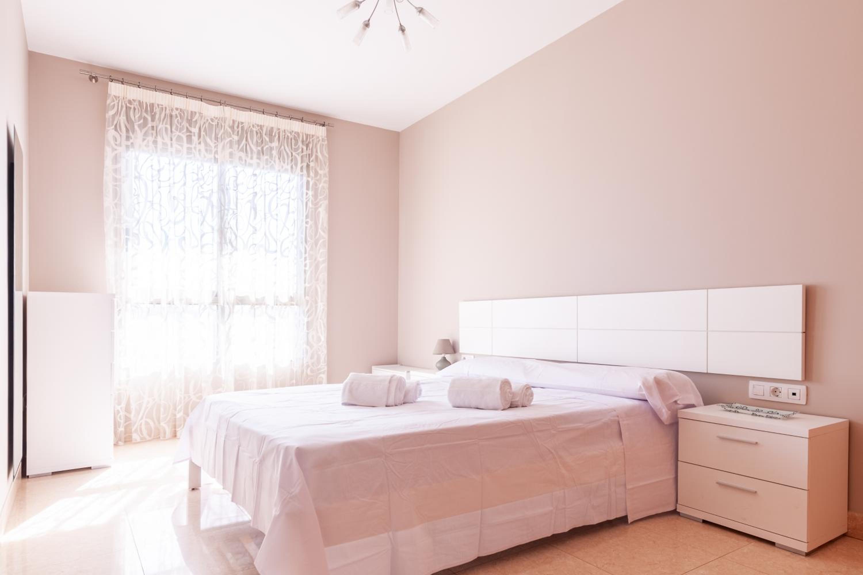 Burriana Beach Retreat: Pool & Comfort Images