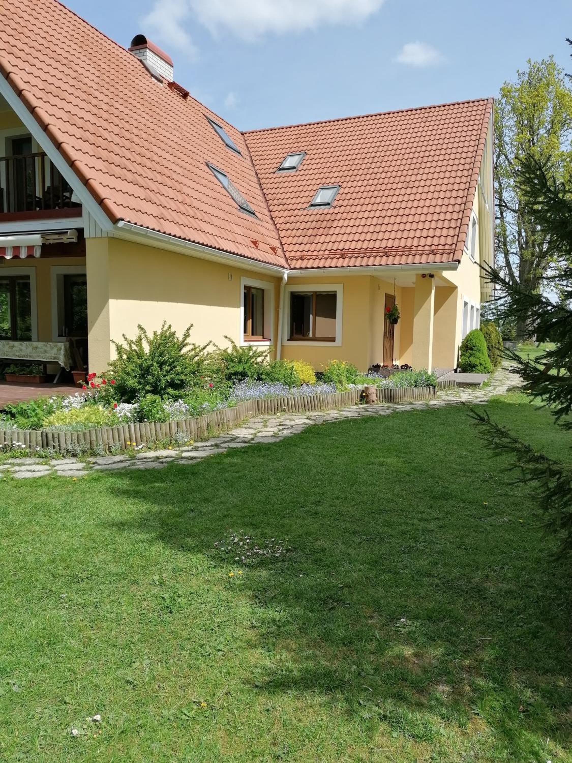 Villa River Rose Images