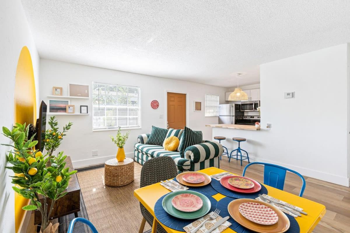Lovely 2 BR condo in Sailboat Bend Images