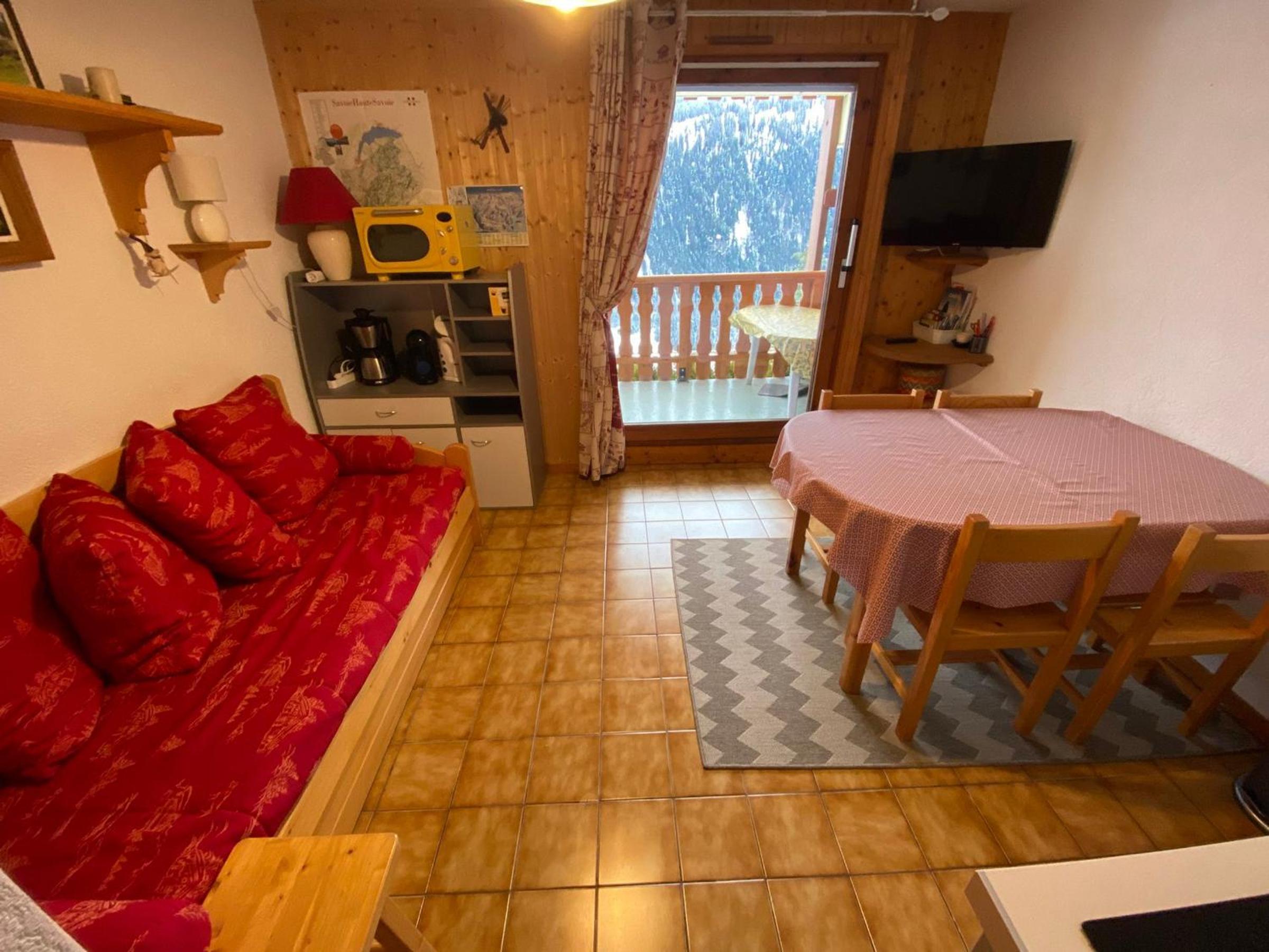 Appartement à 600m du télésiège de Petit-Châtel, Multi Pass offert, animaux acceptés sur demande. - FR-1-693-15 Images