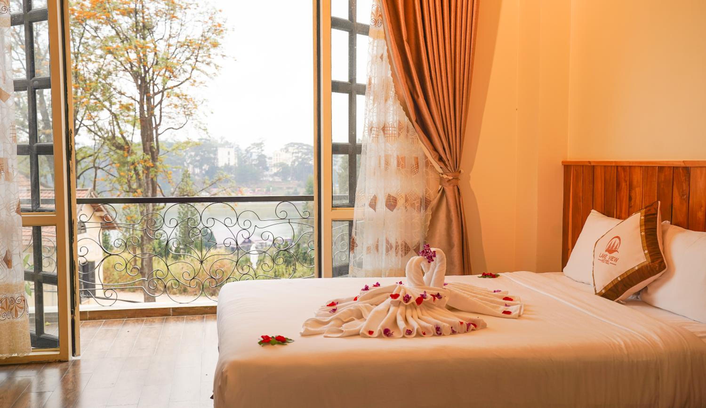 Ven Hồ Hotel Images