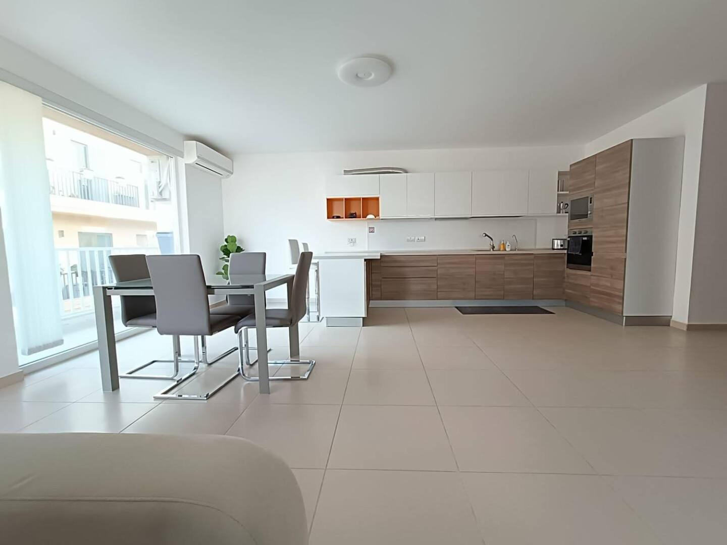 Cosy,quiet2bedroomfl In Manikata Images