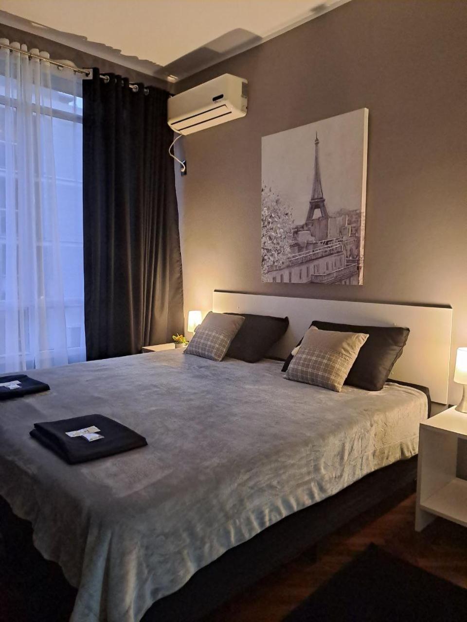 Apartamento en la Plaza Independencia Images