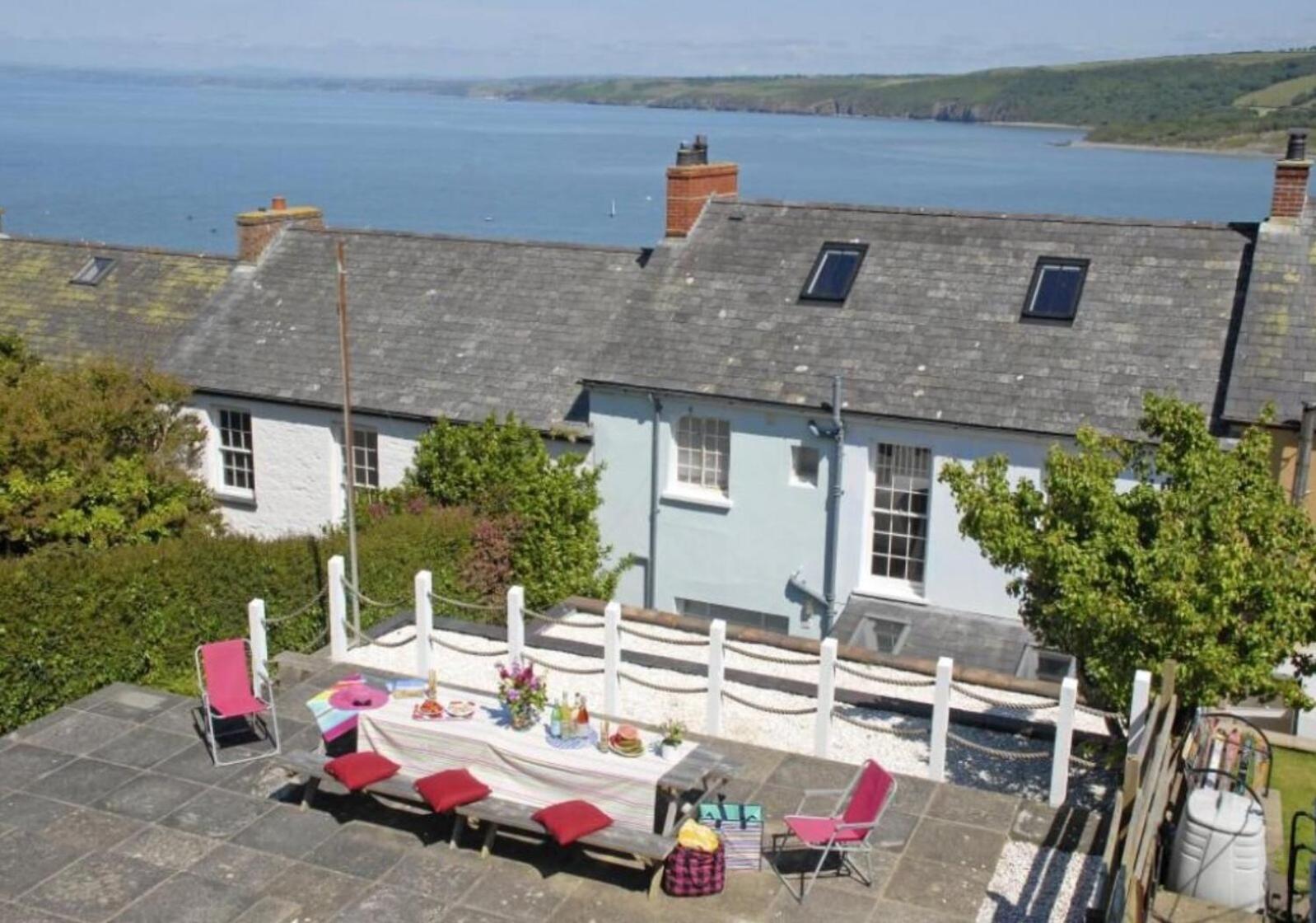 Bronwydd, large holiday home in seaside town of New Quay Images