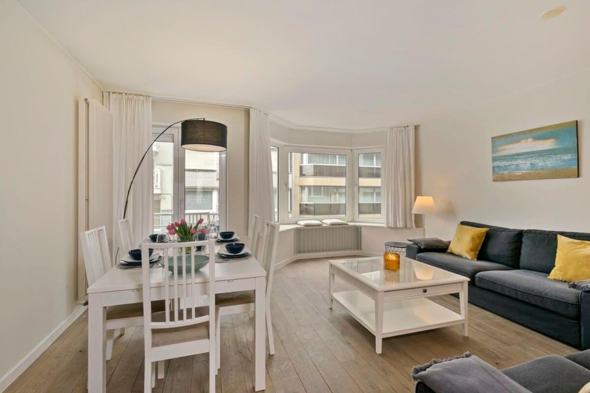 Knokke La Douce - Cozy apartment with side sea-view at only 50 meters from beach Images