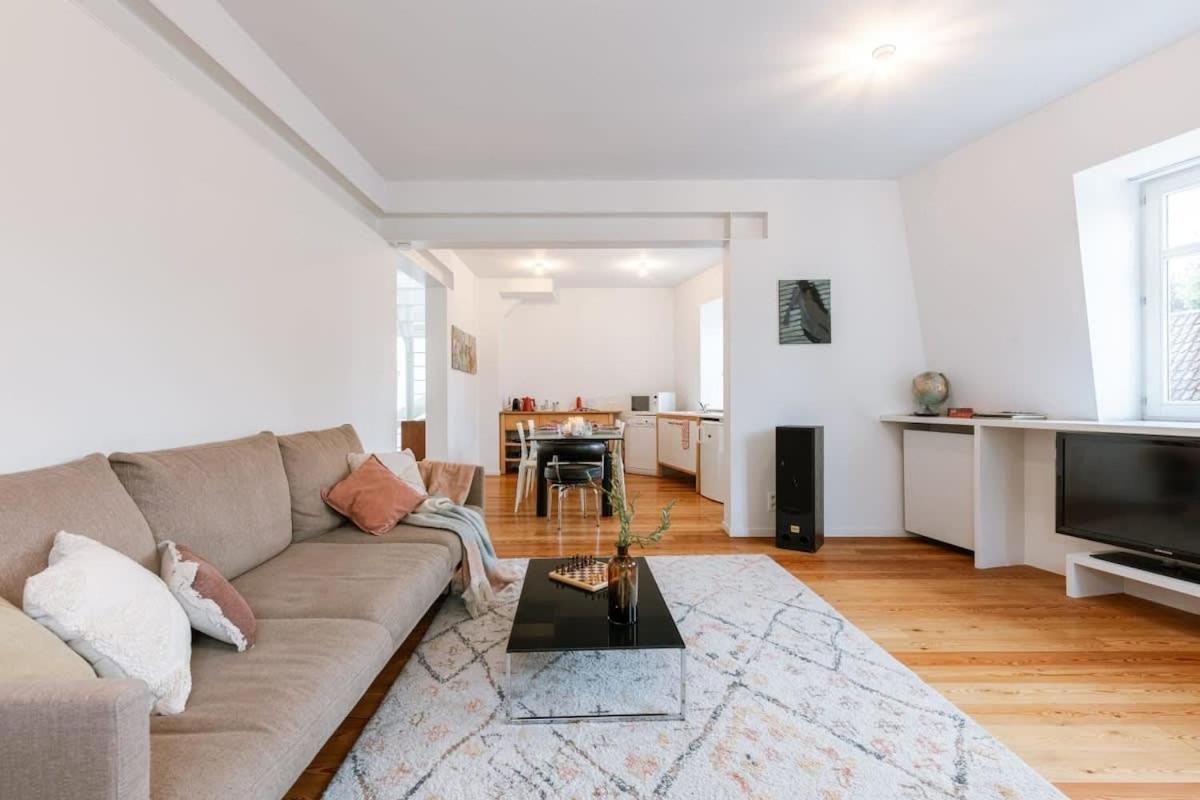 Central 'The Crown' apartment in Ghent Images