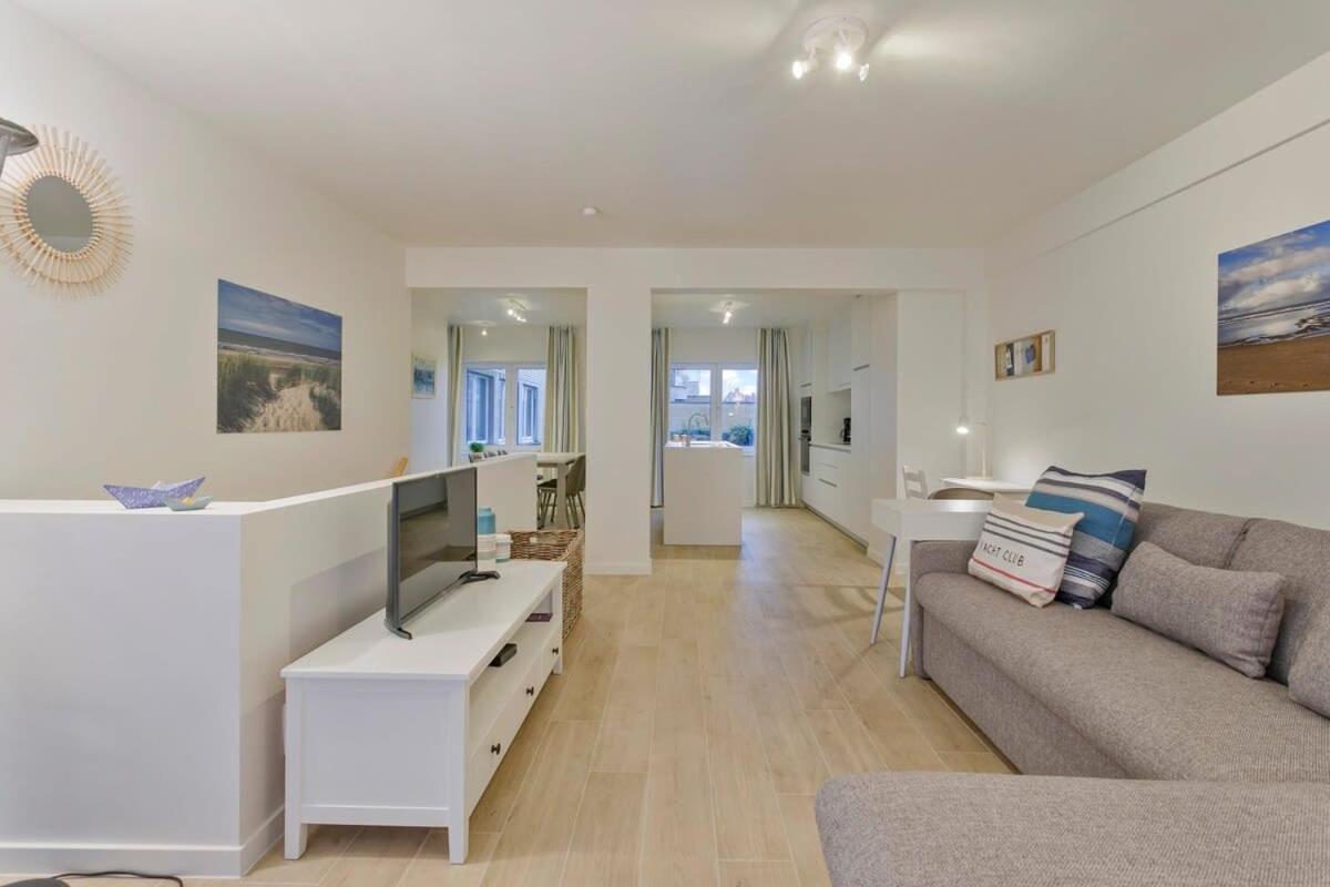 Stunning apartment at the Beachfront of De Haan Images