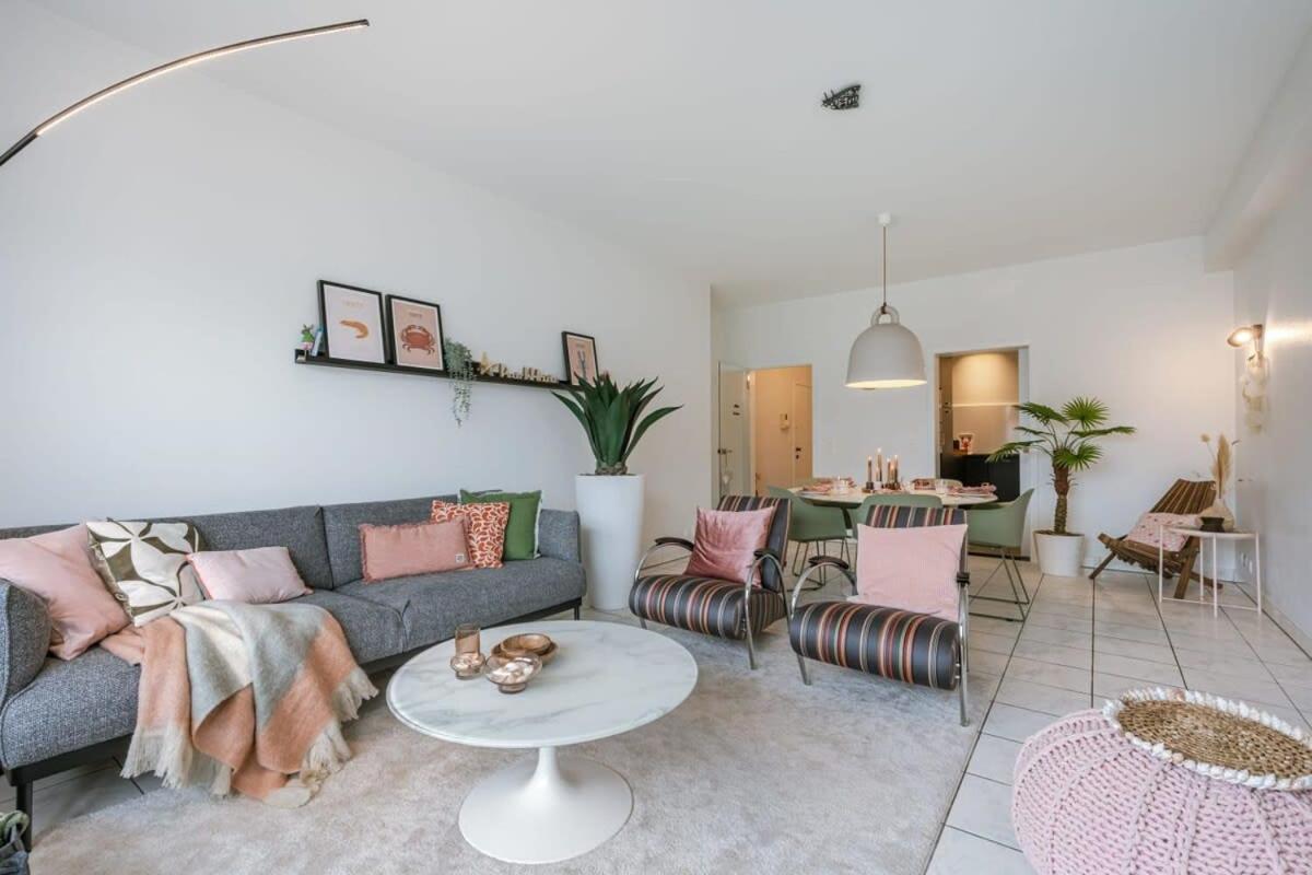 Boulevard apartment near the beach Images