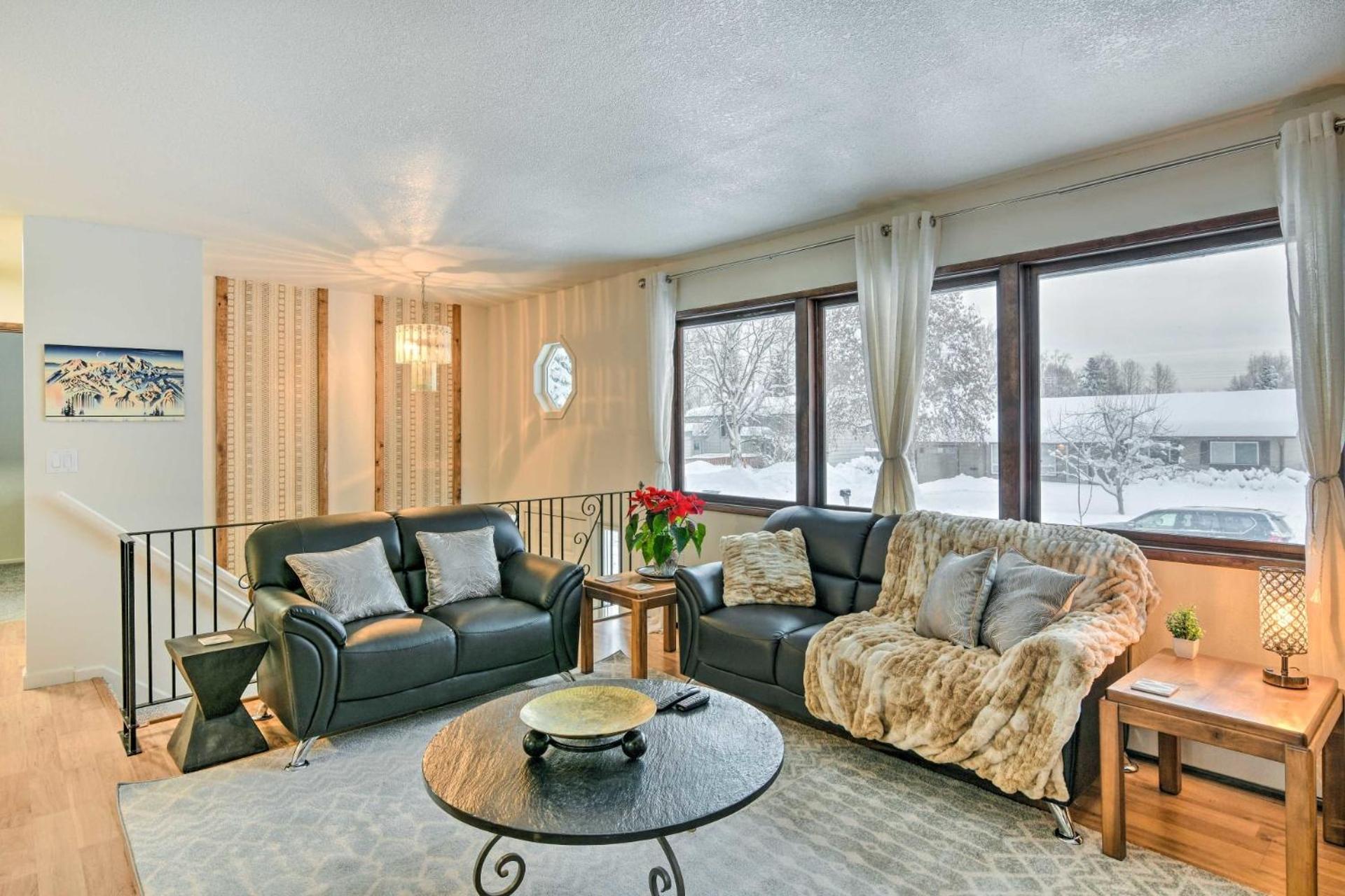 Pet Friendly West Anchorage Home Near Airport! Images