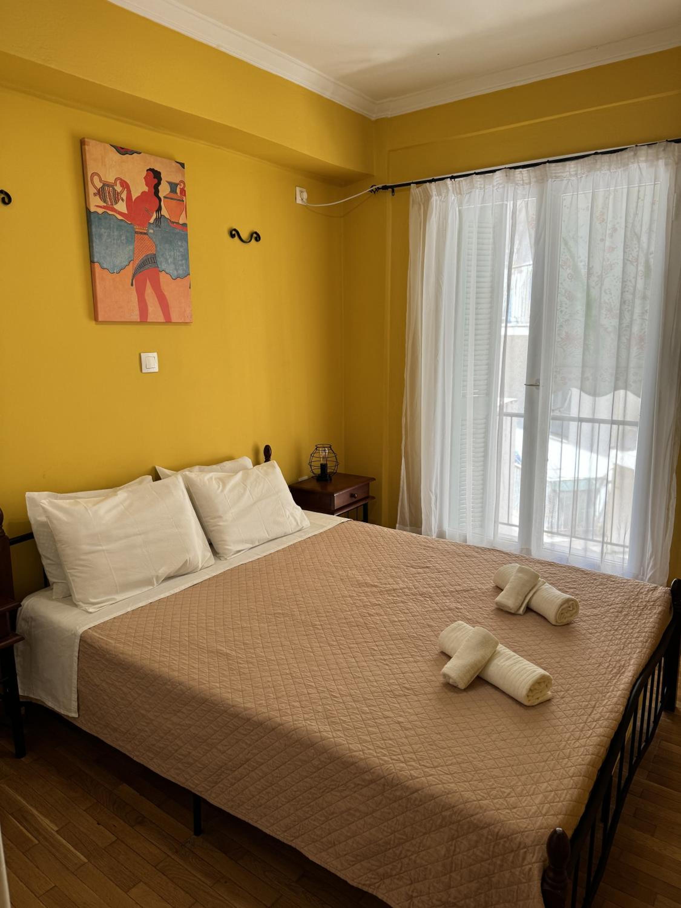 Cozy Apt next to Acropolis Images